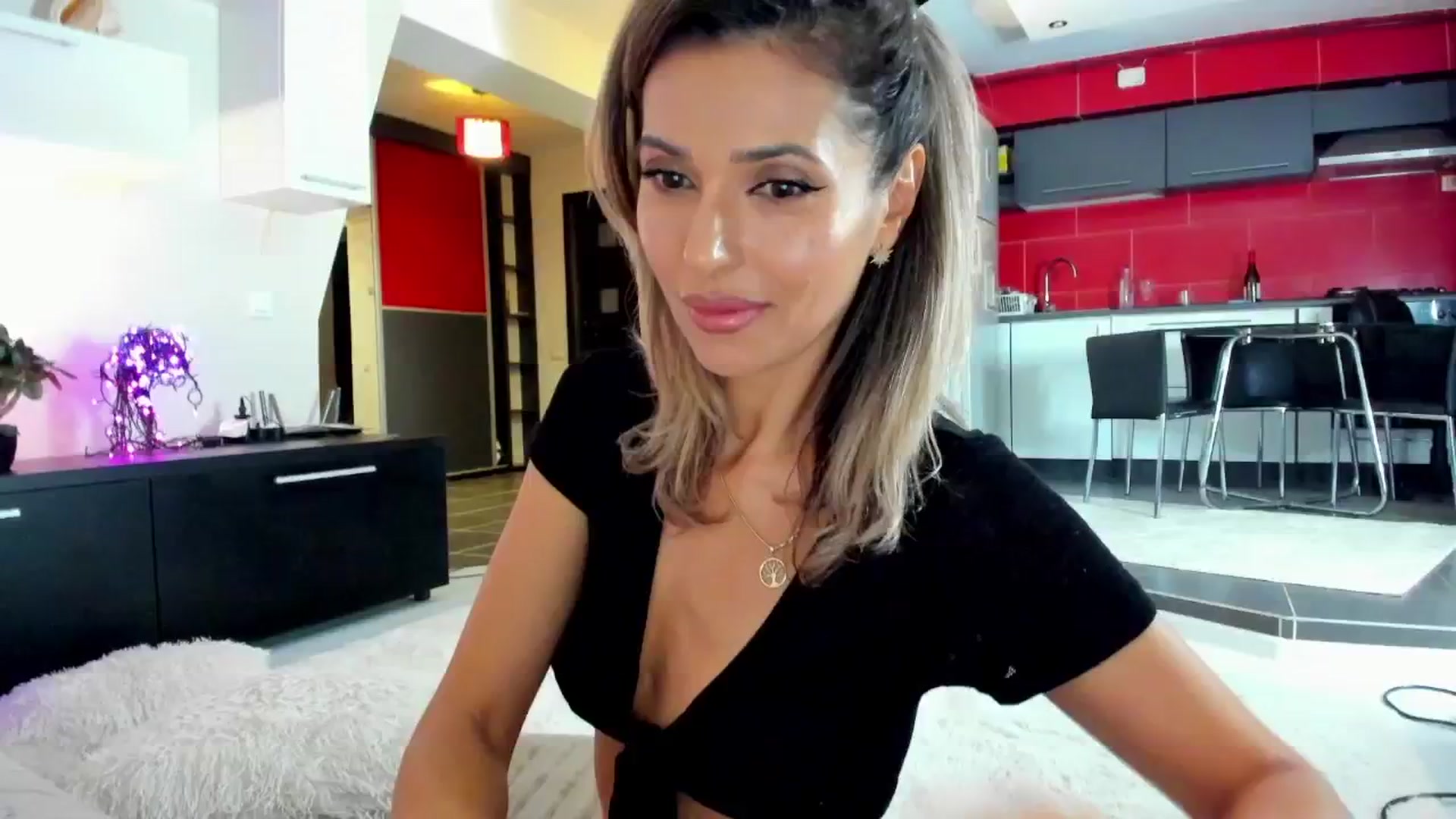 Gallery image thumbnail from SmileyTinaa's myfreecams stream on, 11/29/2024, 22:15 image 7 of 20