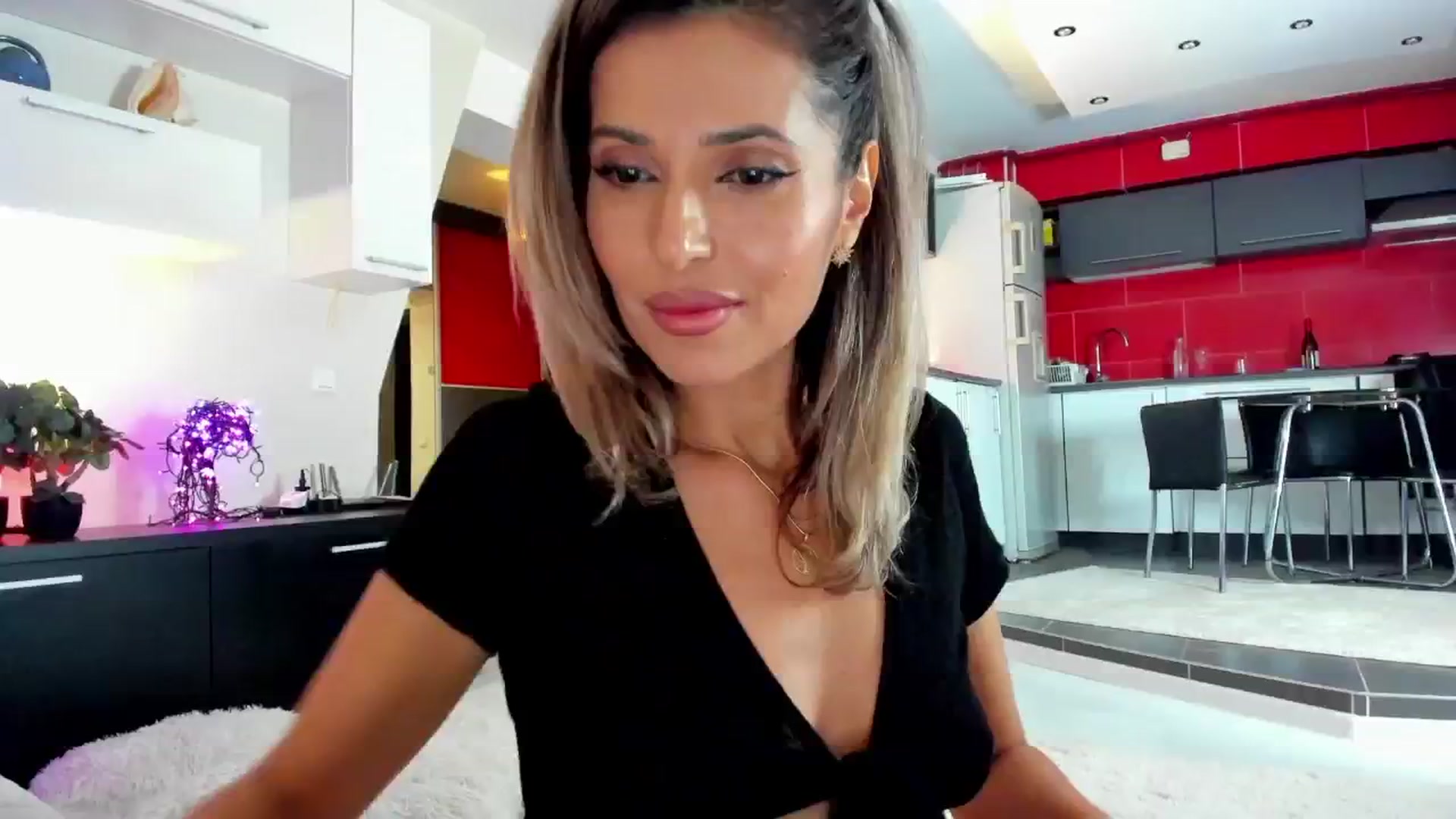 Gallery image thumbnail from SmileyTinaa's myfreecams stream on, 11/29/2024, 22:15 image 9 of 20