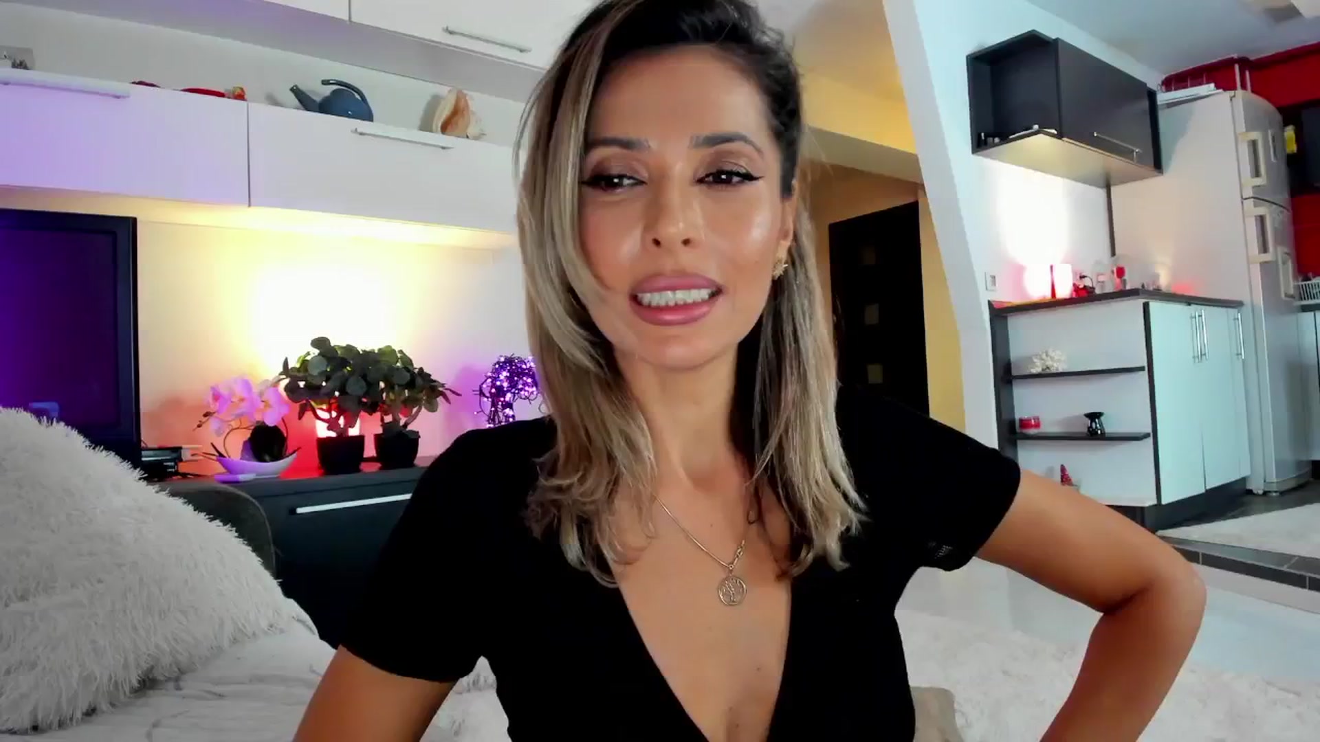 Gallery image thumbnail from SmileyTinaa's myfreecams stream on, 11/29/2024, 22:15 image 15 of 20