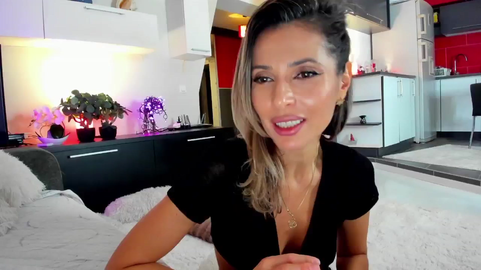 Gallery image thumbnail from SmileyTinaa's myfreecams stream on, 11/30/2024, 02:40 image 1 of 20