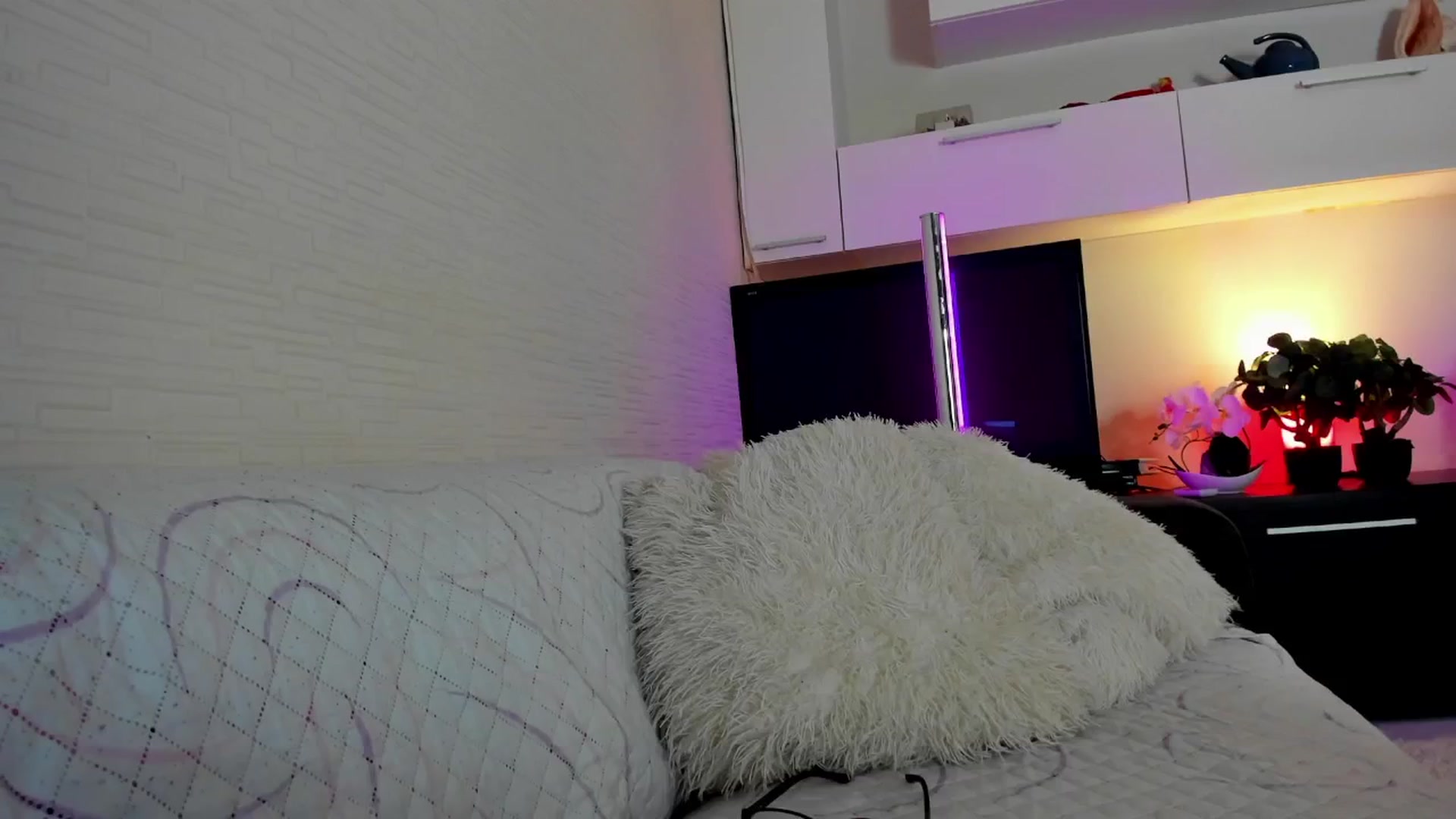 Gallery image thumbnail from SmileyTinaa's myfreecams stream on, 12/06/2024, 23:58 image 2 of 20