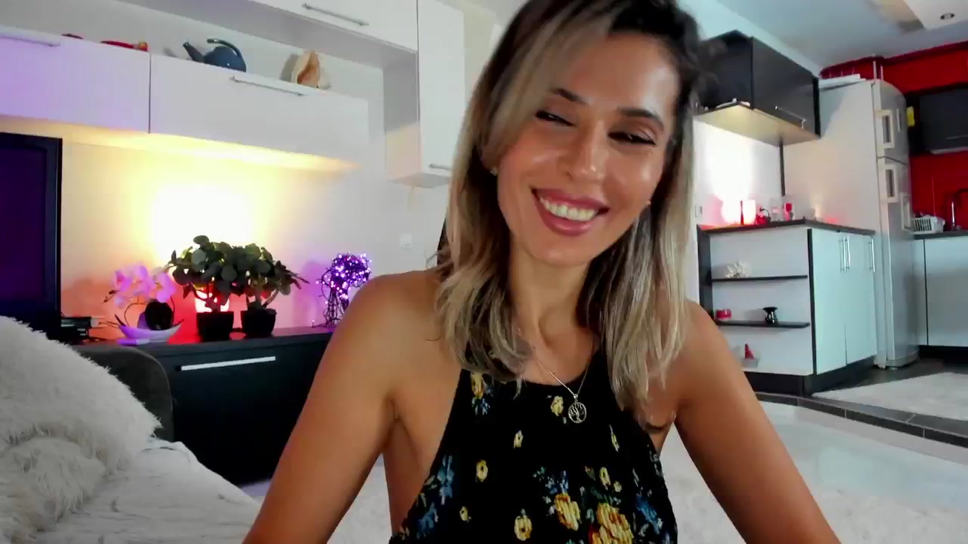 Gallery image thumbnail from SmileyTinaa's myfreecams stream on, 12/06/2024, 23:58 image 5 of 20
