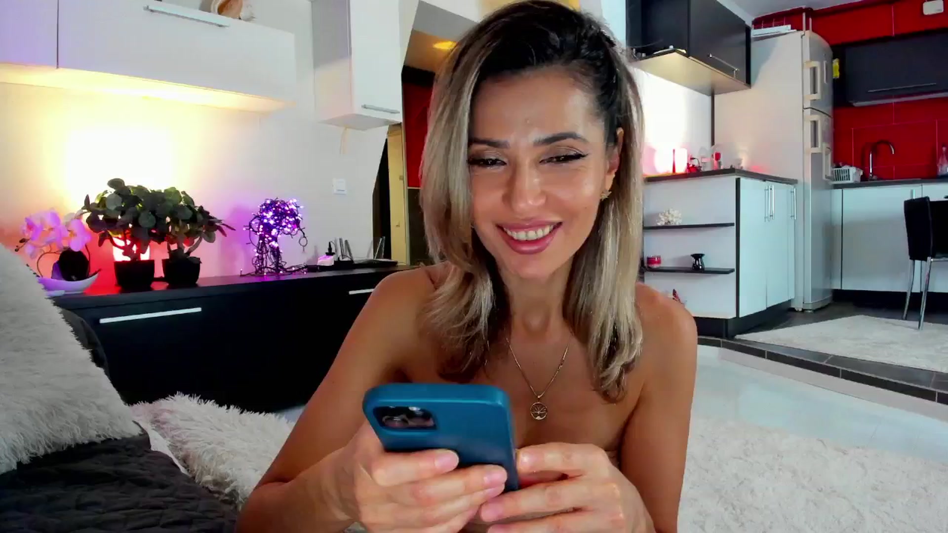 Gallery image thumbnail from SmileyTinaa's myfreecams stream on, 12/12/2024, 23:40 image 12 of 20