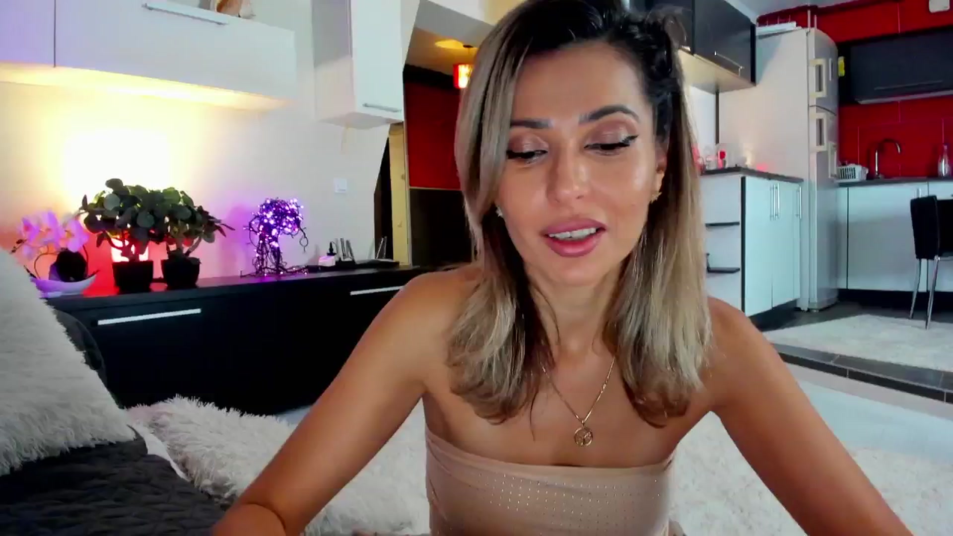 Gallery image thumbnail from SmileyTinaa's myfreecams stream on, 12/12/2024, 23:40 image 2 of 20