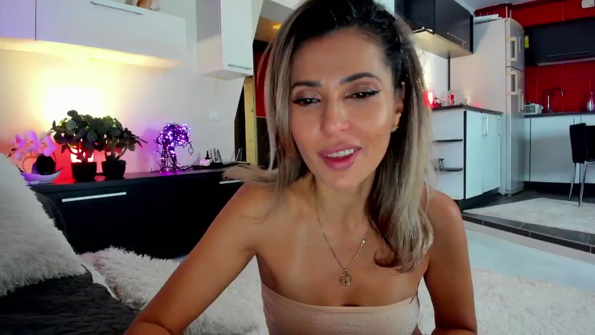 Gallery image thumbnail from SmileyTinaa's myfreecams stream on, 12/12/2024, 23:40 image 5 of 20