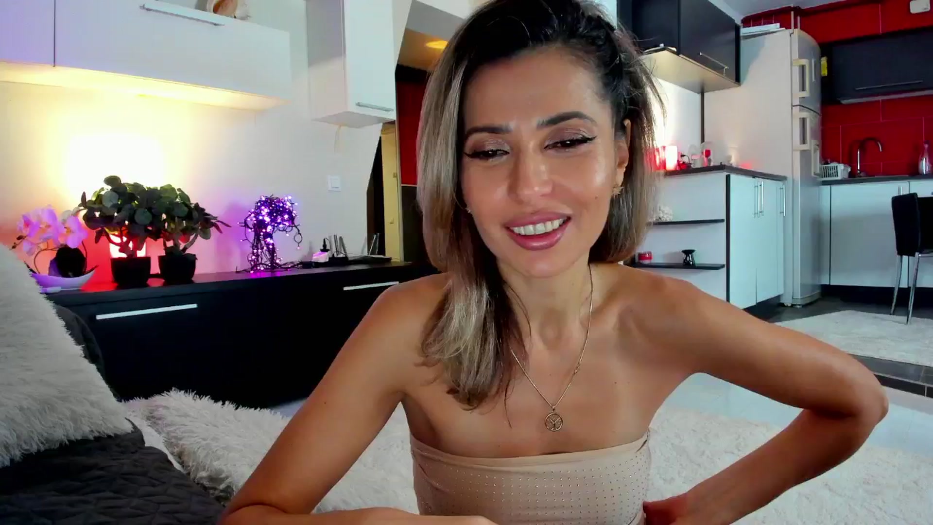 Gallery image thumbnail from SmileyTinaa's myfreecams stream on, 12/12/2024, 23:40 image 4 of 20