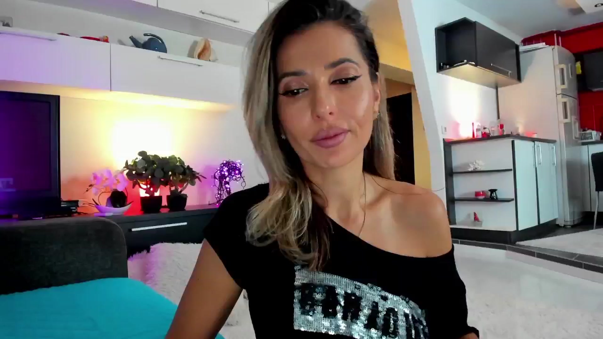 Gallery image thumbnail from SmileyTinaa's myfreecams stream on, 12/14/2024, 24:02 image 15 of 20