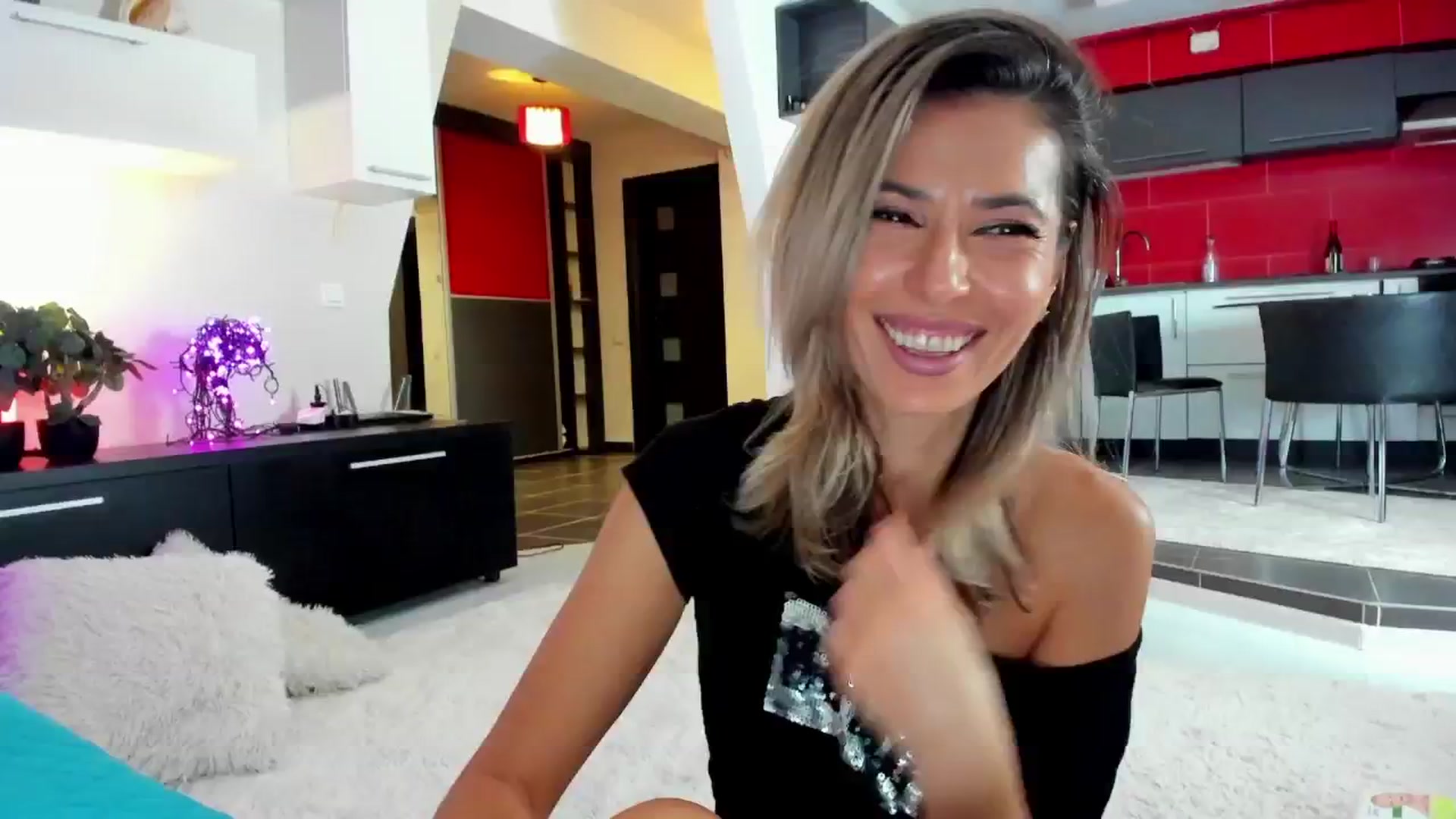 Gallery image thumbnail from SmileyTinaa's myfreecams stream on, 12/14/2024, 24:02 image 18 of 20