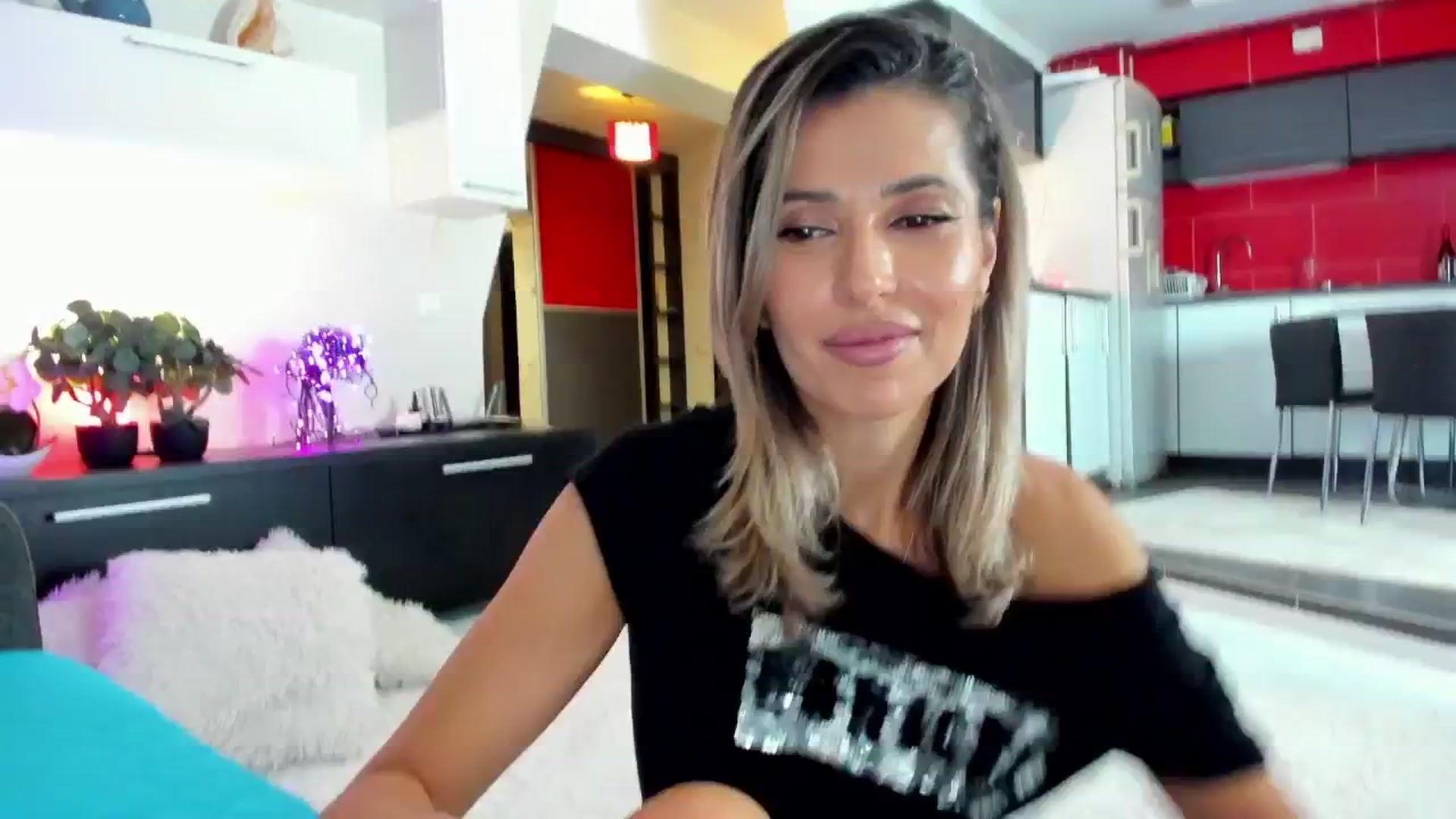 Gallery image thumbnail from SmileyTinaa's myfreecams stream on, 12/14/2024, 24:02 image 3 of 20
