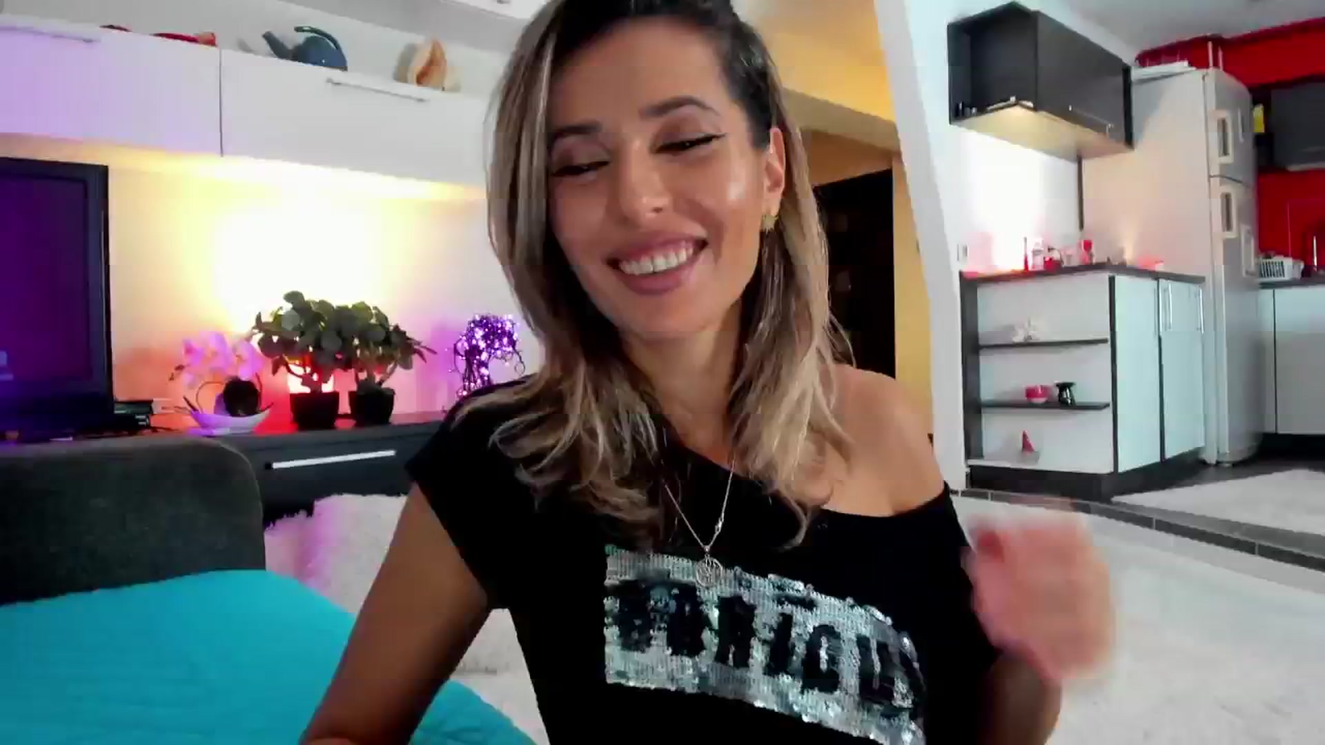 Gallery image thumbnail from SmileyTinaa's myfreecams stream on, 12/14/2024, 24:02 image 10 of 20