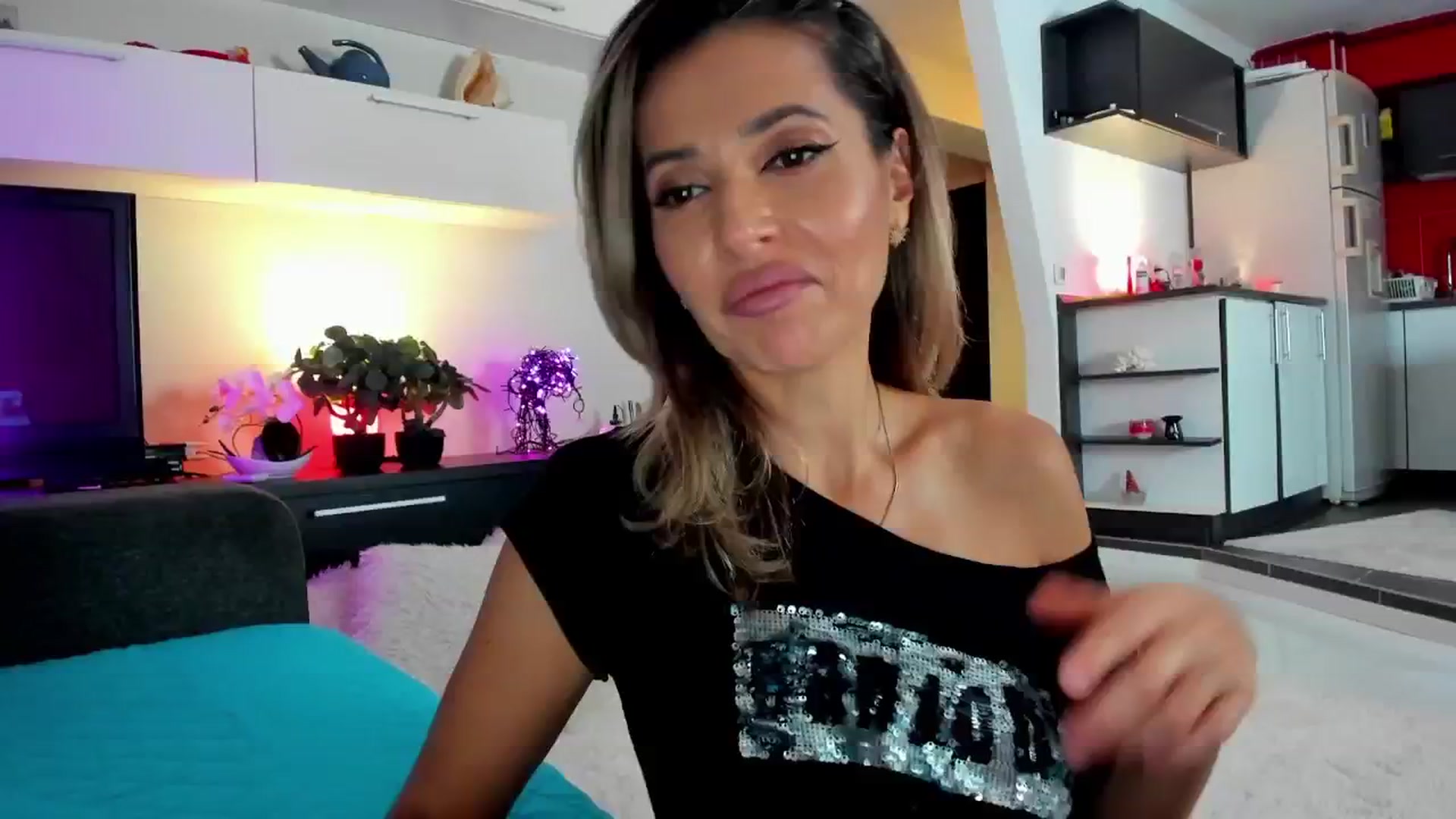 Gallery image thumbnail from SmileyTinaa's myfreecams stream on, 12/14/2024, 24:02 image 5 of 20