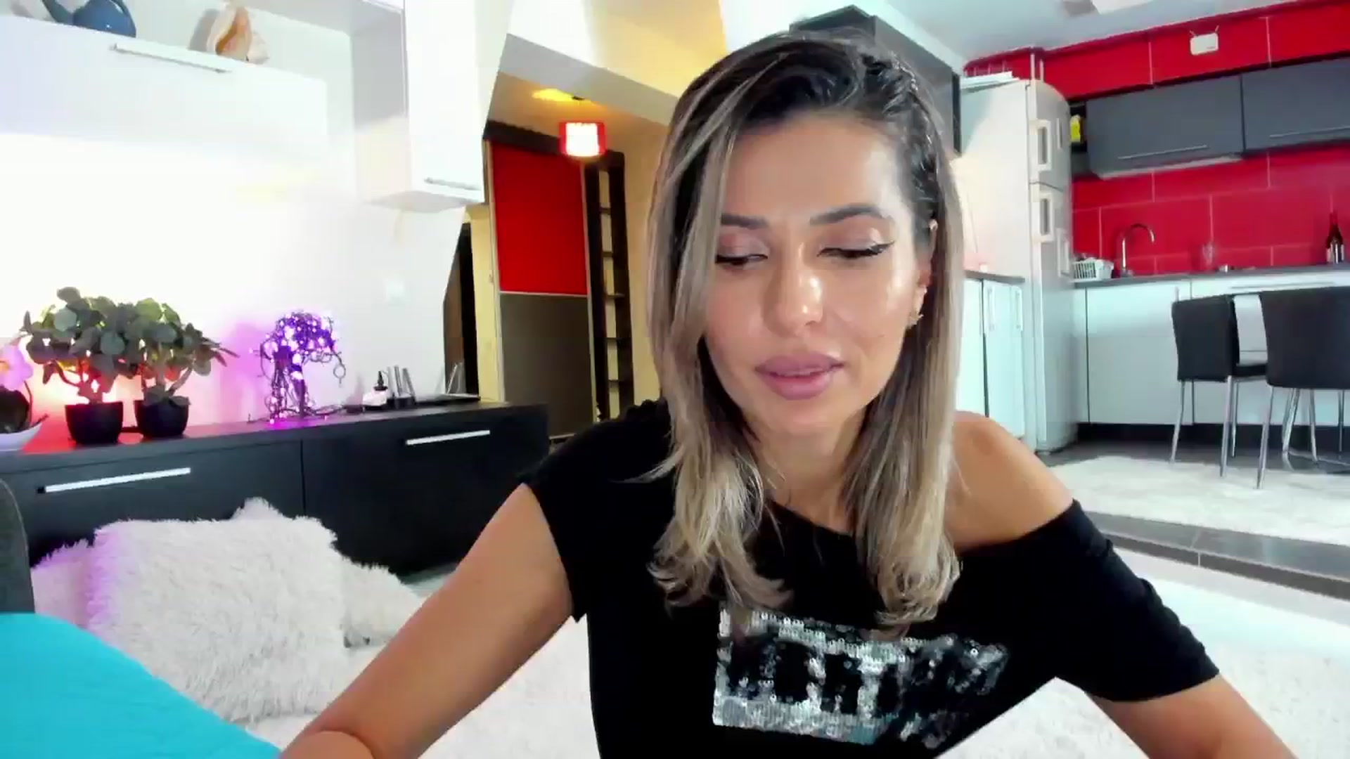 Gallery image thumbnail from SmileyTinaa's myfreecams stream on, 12/14/2024, 24:02 image 4 of 20