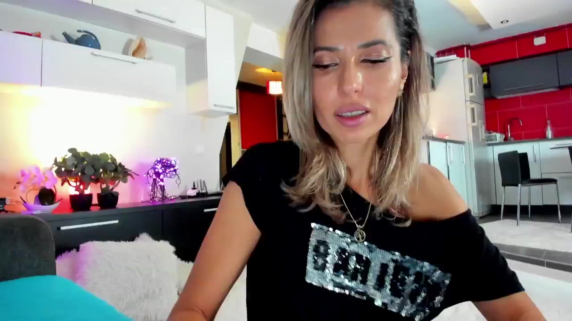 Gallery image thumbnail from SmileyTinaa's myfreecams stream on, 12/14/2024, 24:57 image 10 of 20
