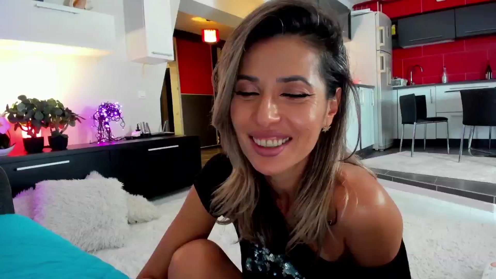 Gallery image thumbnail from SmileyTinaa's myfreecams stream on, 12/14/2024, 24:57 image 4 of 20
