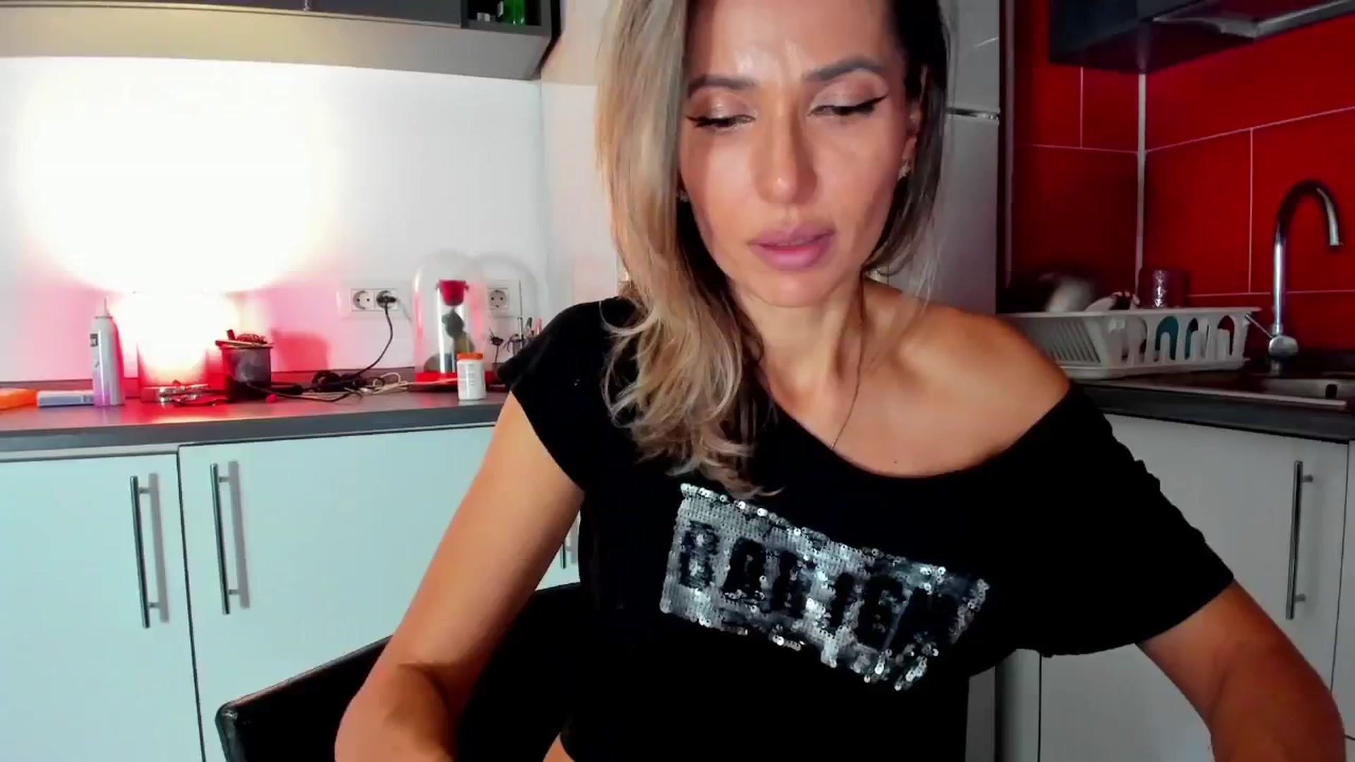 Gallery image thumbnail from SmileyTinaa's myfreecams stream on, 12/14/2024, 24:57 image 6 of 20