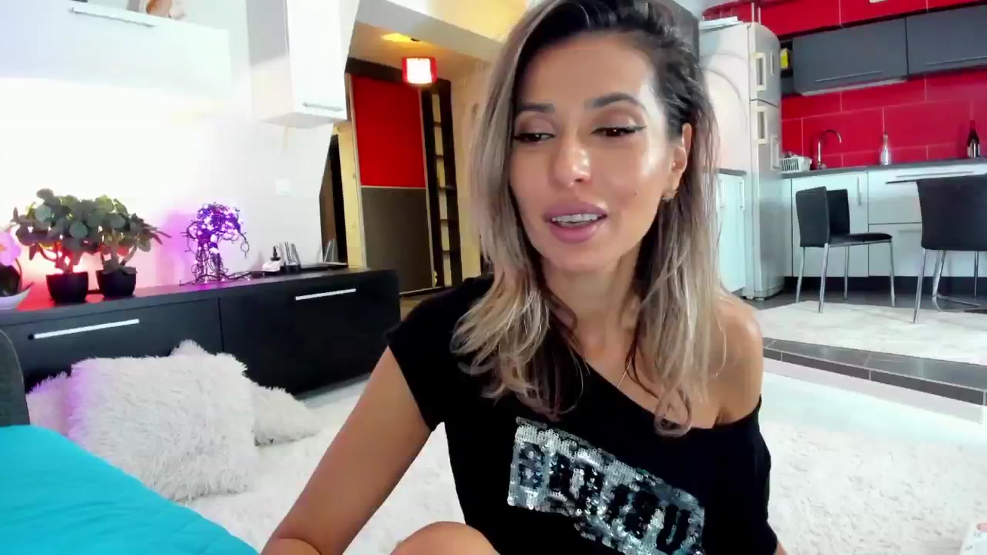 Gallery image thumbnail from SmileyTinaa's myfreecams stream on, 12/14/2024, 24:57 image 5 of 20