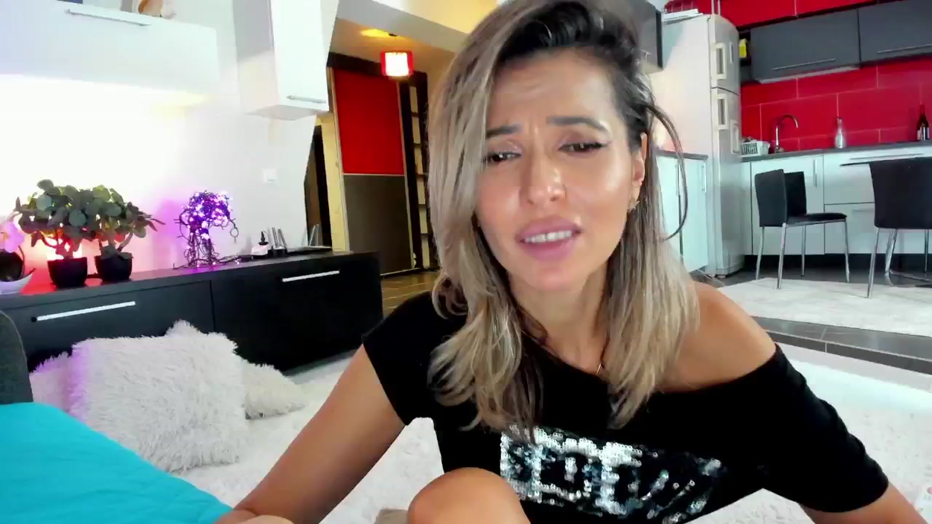 Gallery image thumbnail from SmileyTinaa's myfreecams stream on, 12/14/2024, 24:57 image 2 of 20