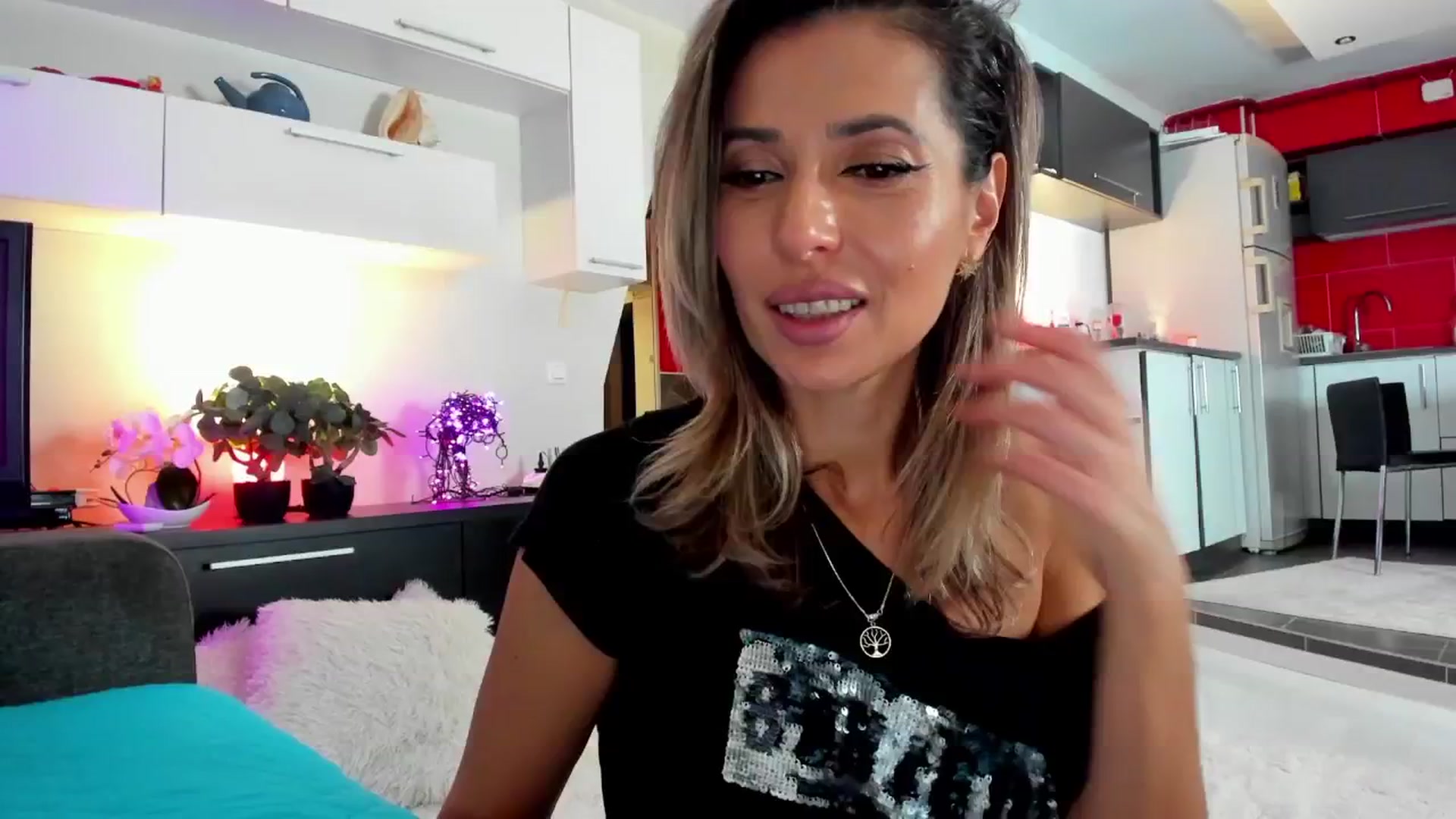 Gallery image thumbnail from SmileyTinaa's myfreecams stream on, 12/14/2024, 24:57 image 11 of 20