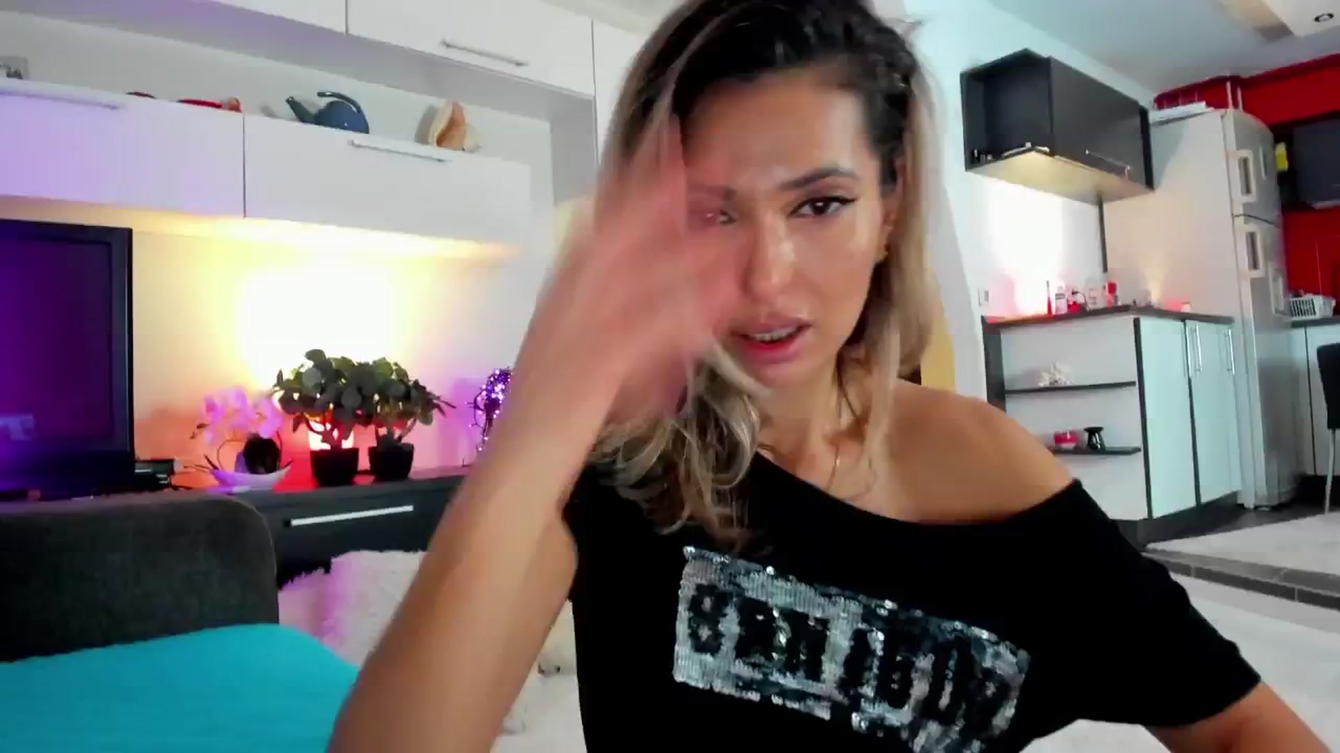 Gallery image thumbnail from SmileyTinaa's myfreecams stream on, 12/14/2024, 24:57 image 13 of 20