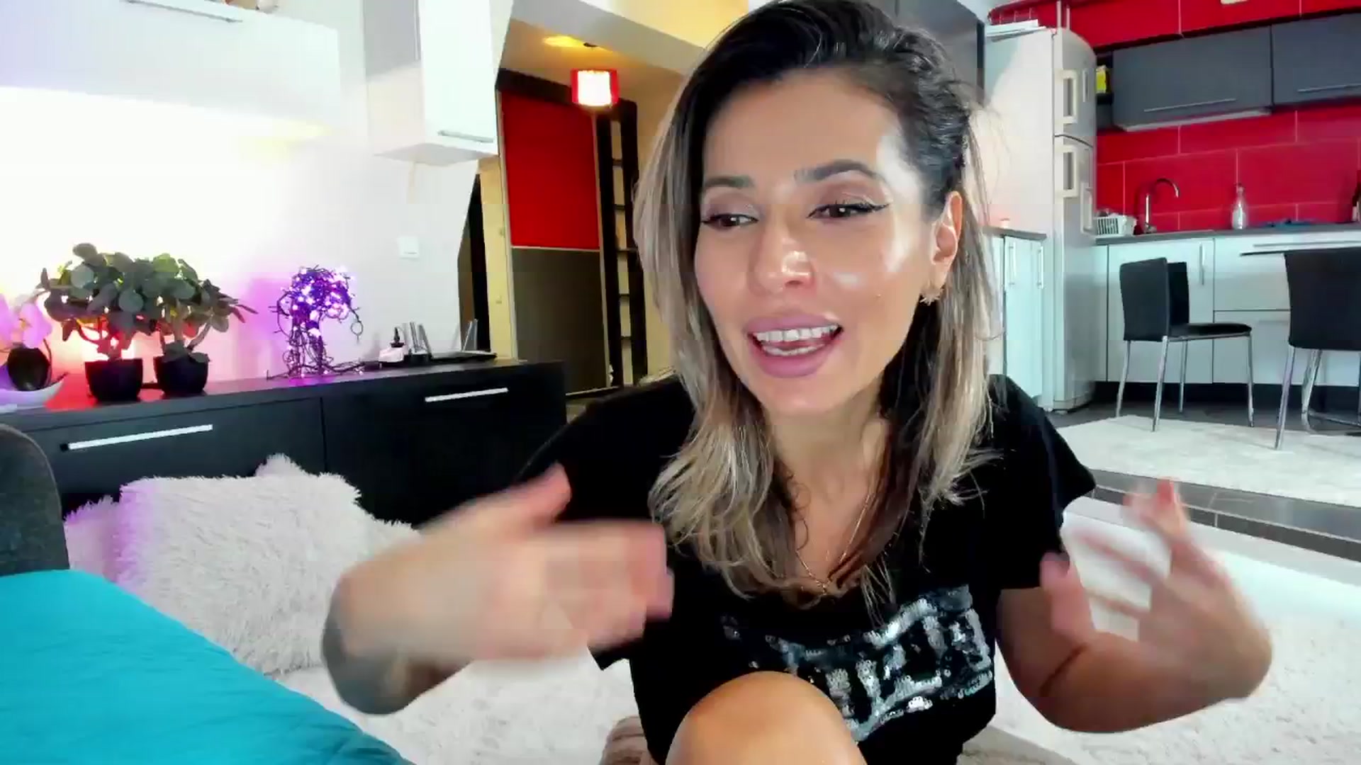 Gallery image thumbnail from SmileyTinaa's myfreecams stream on, 12/14/2024, 02:25 image 1 of 20