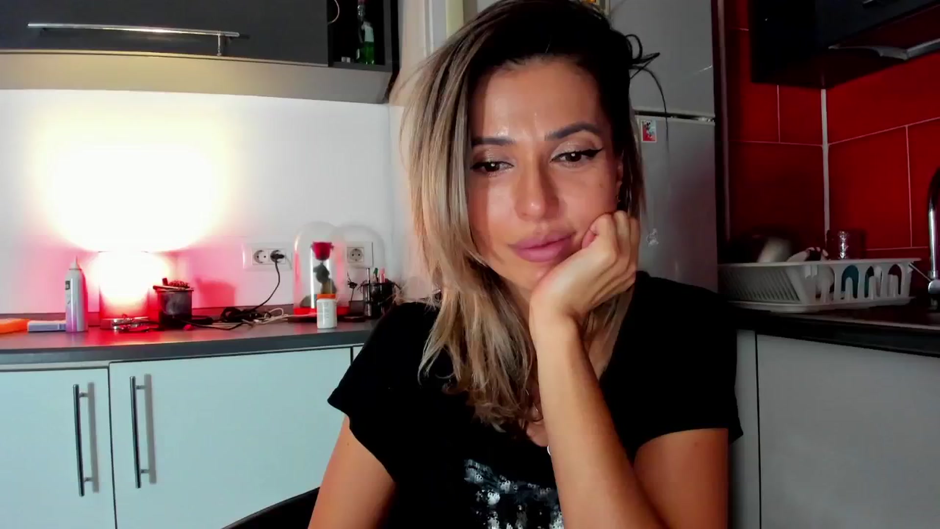 Gallery image thumbnail from SmileyTinaa's myfreecams stream on, 12/14/2024, 02:25 image 6 of 20