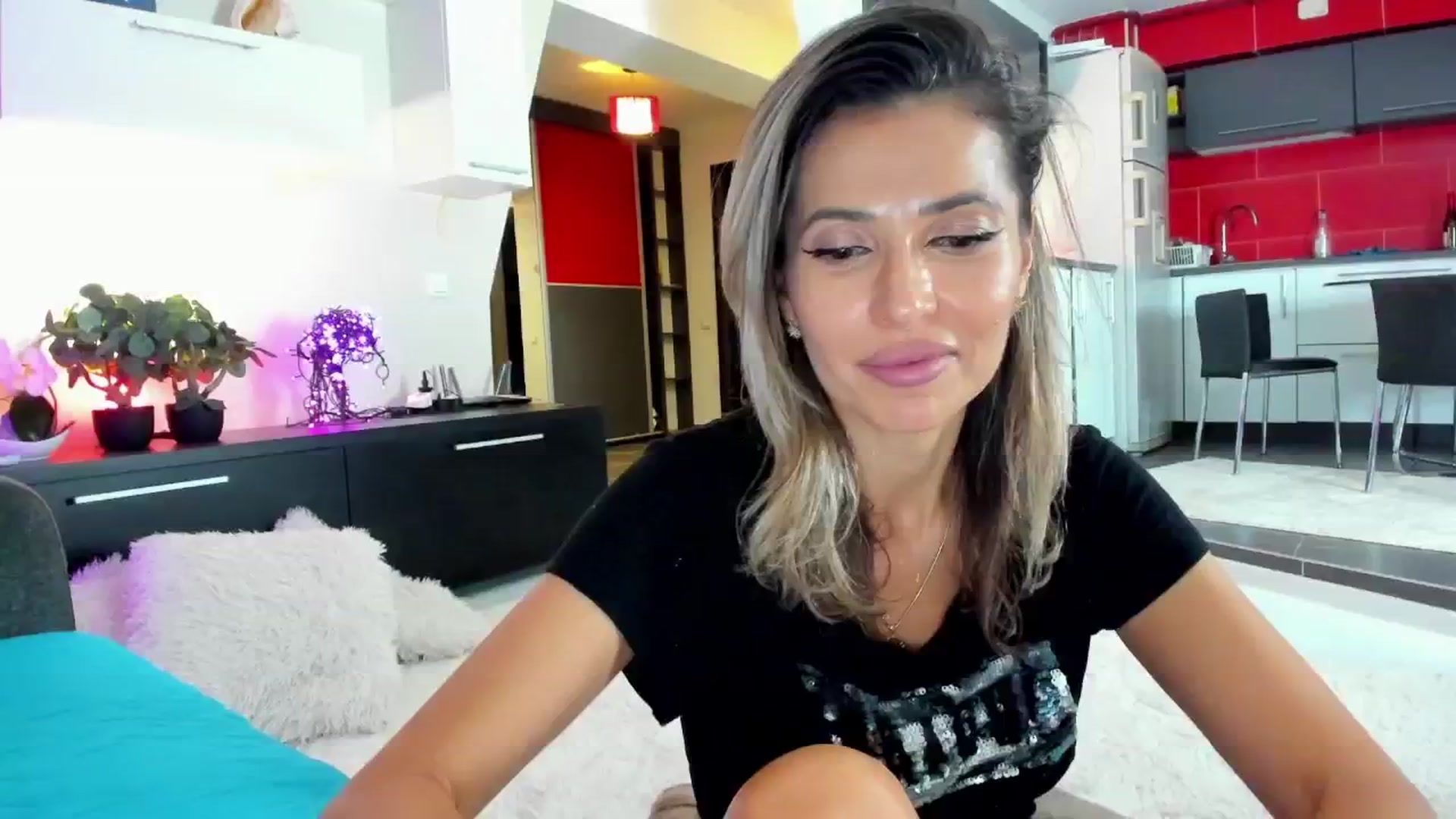 Gallery image thumbnail from SmileyTinaa's myfreecams stream on, 12/14/2024, 02:25 image 2 of 20