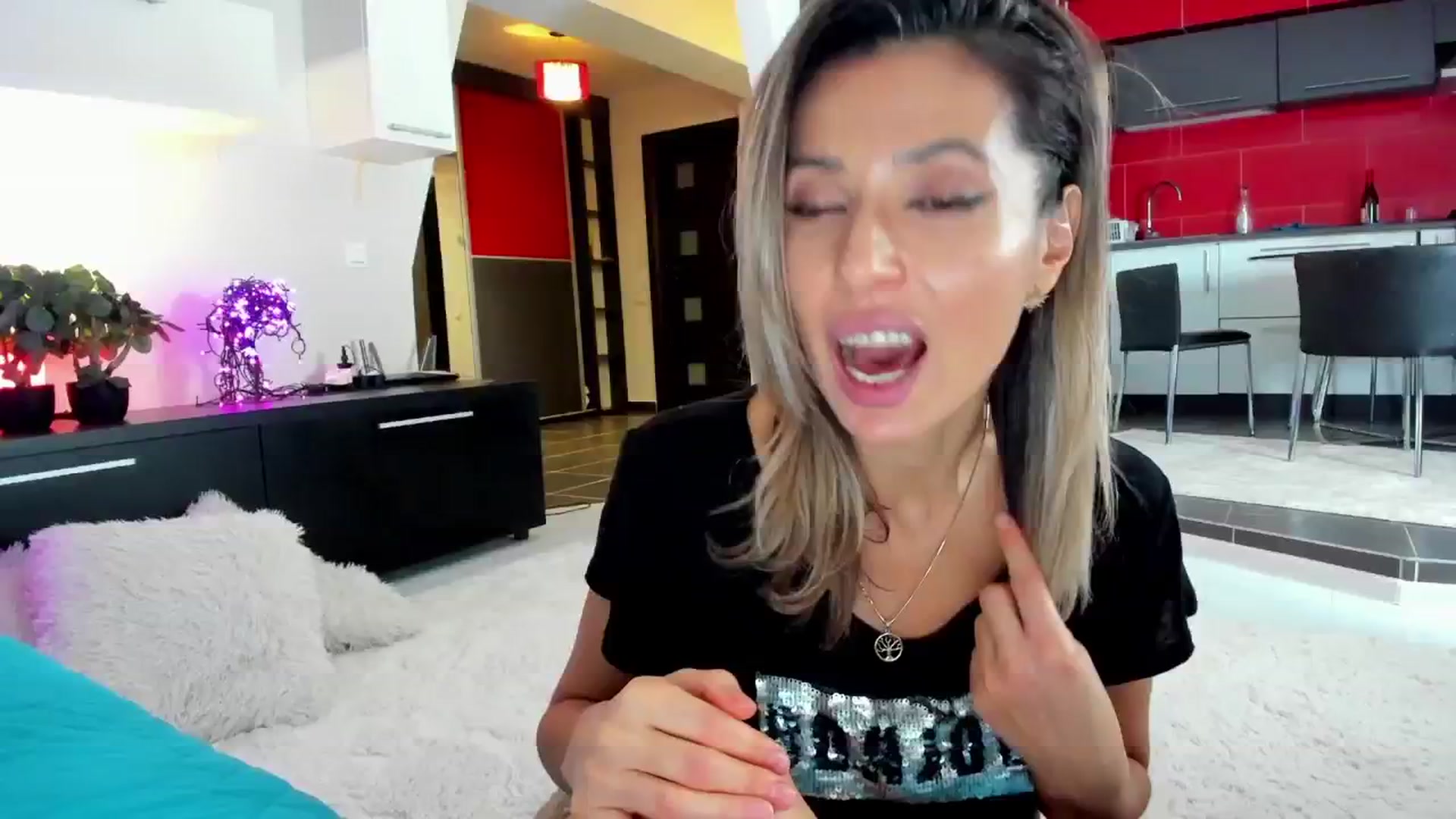 Gallery image thumbnail from SmileyTinaa's myfreecams stream on, 12/14/2024, 03:31 image 20 of 20