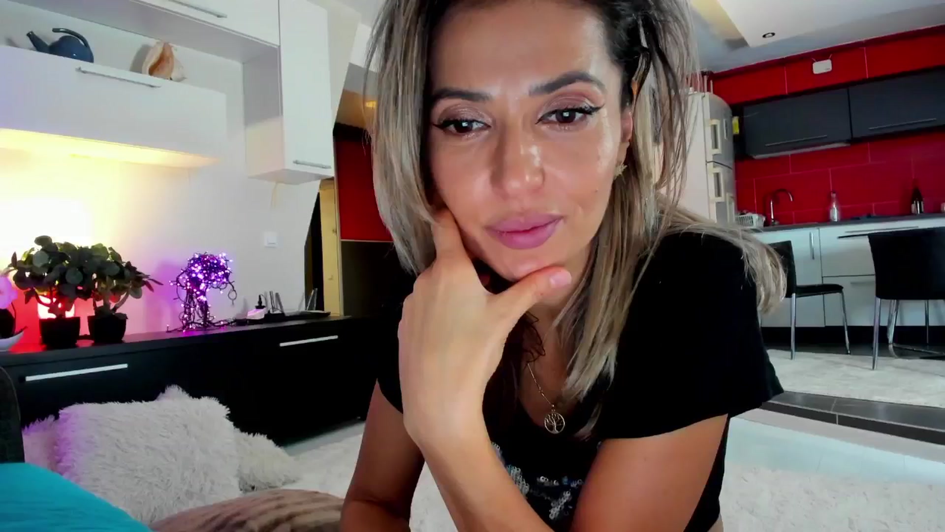Gallery image thumbnail from SmileyTinaa's myfreecams stream on, 12/14/2024, 03:31 image 13 of 20