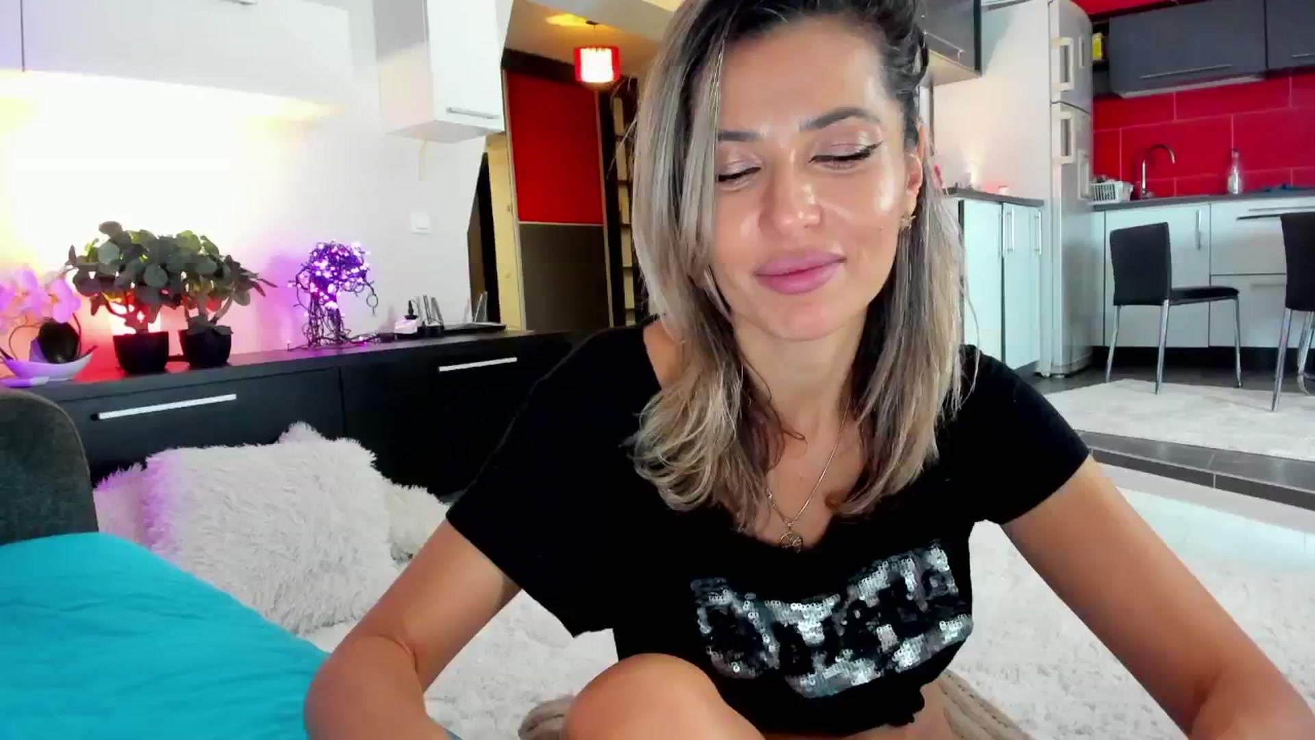 Gallery image thumbnail from SmileyTinaa's myfreecams stream on, 12/14/2024, 03:31 image 9 of 20