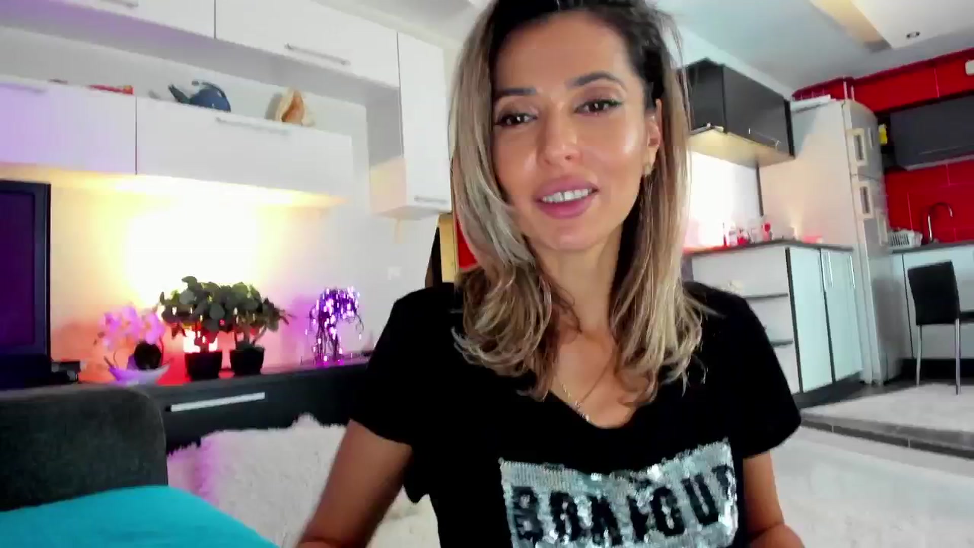 Gallery image thumbnail from SmileyTinaa's myfreecams stream on, 12/14/2024, 03:31 image 14 of 20
