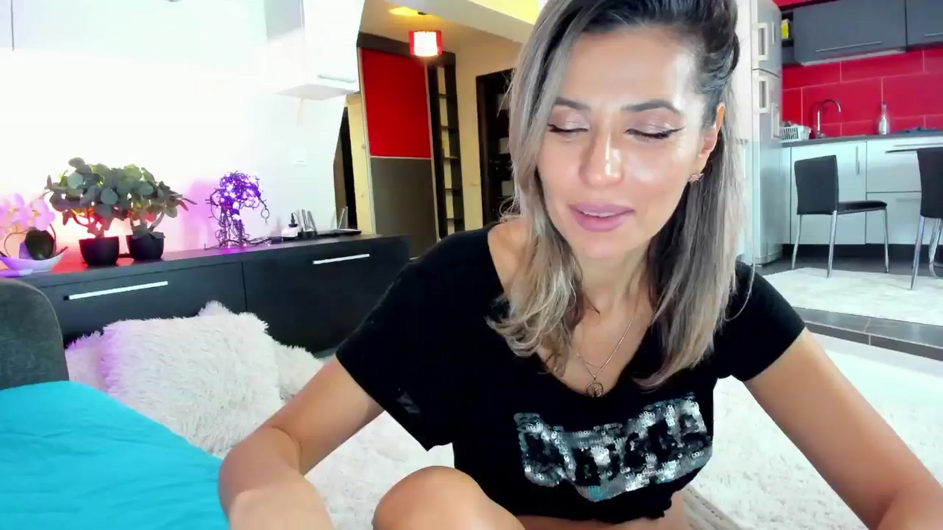Gallery image thumbnail from SmileyTinaa's myfreecams stream on, 12/14/2024, 03:31 image 6 of 20