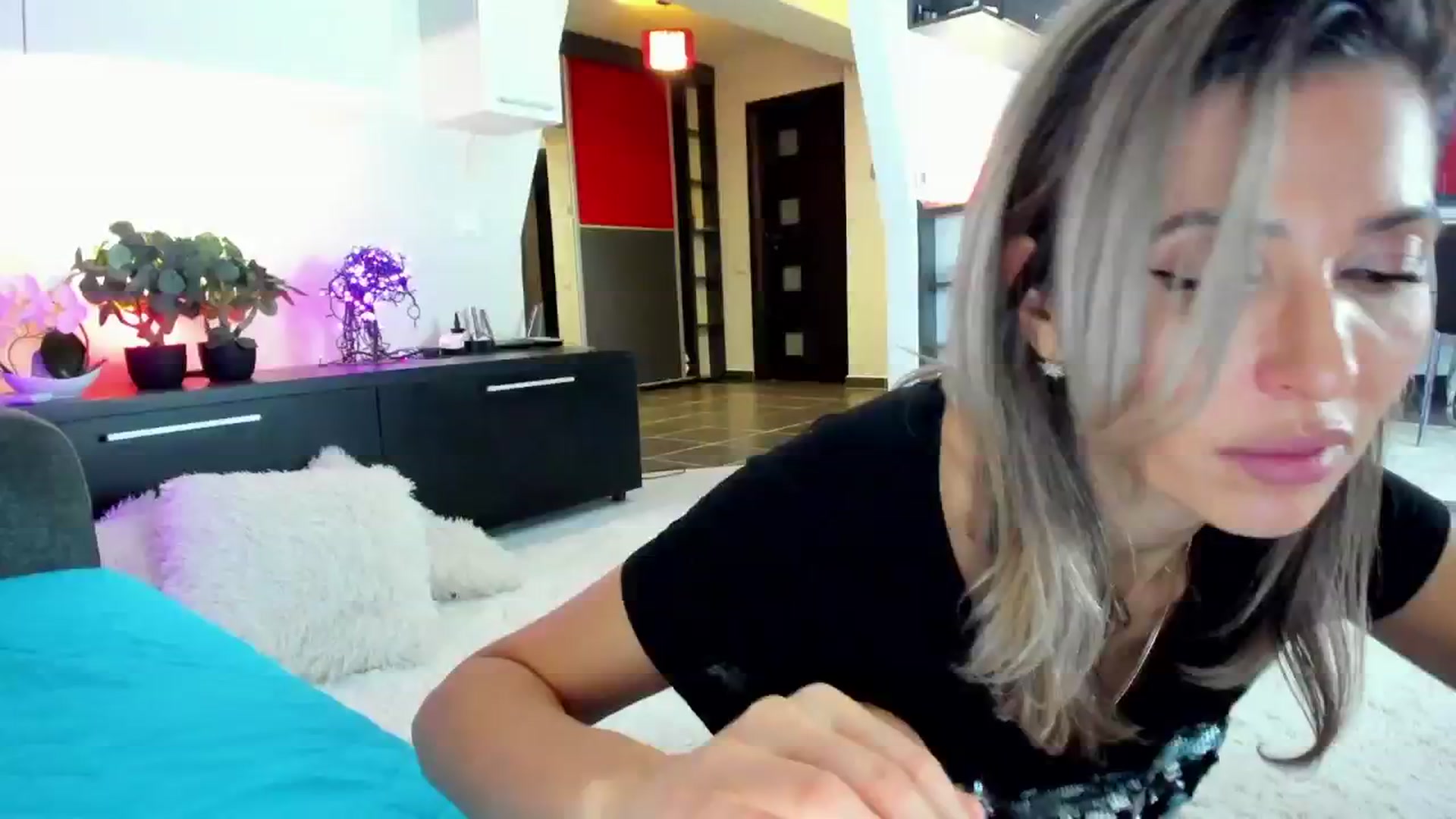 Gallery image thumbnail from SmileyTinaa's myfreecams stream on, 12/14/2024, 03:31 image 3 of 20