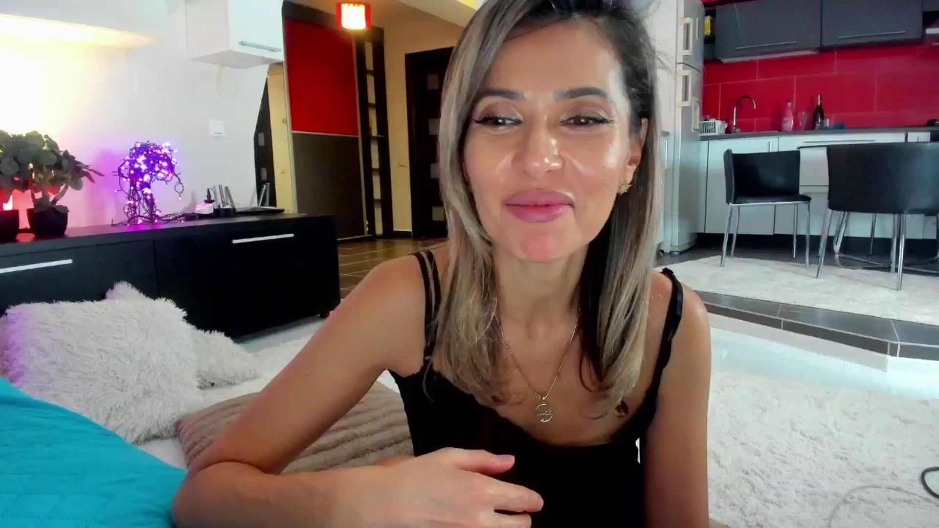 Gallery image thumbnail from SmileyTinaa's myfreecams stream on, 12/20/2024, 04:38 image 14 of 20