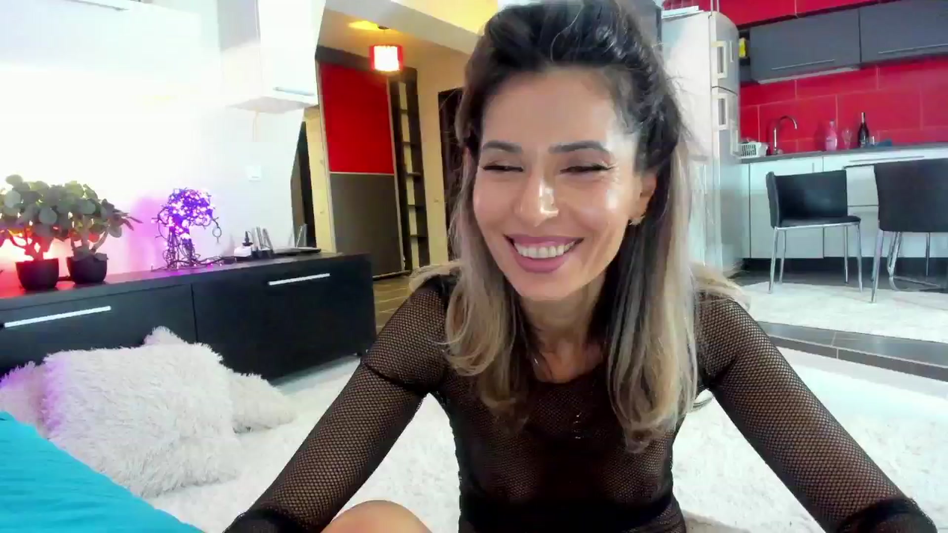 Gallery image thumbnail from SmileyTinaa's myfreecams stream on, 12/20/2024, 04:38 image 4 of 20