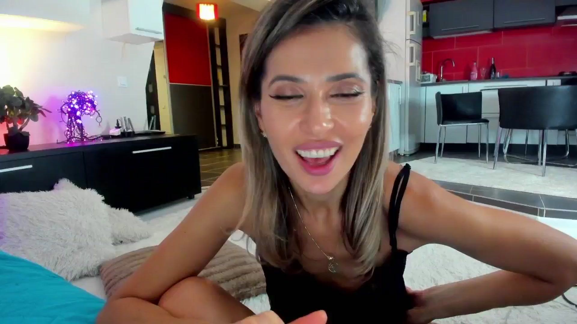 Gallery image thumbnail from SmileyTinaa's myfreecams stream on, 12/20/2024, 04:38 image 13 of 20