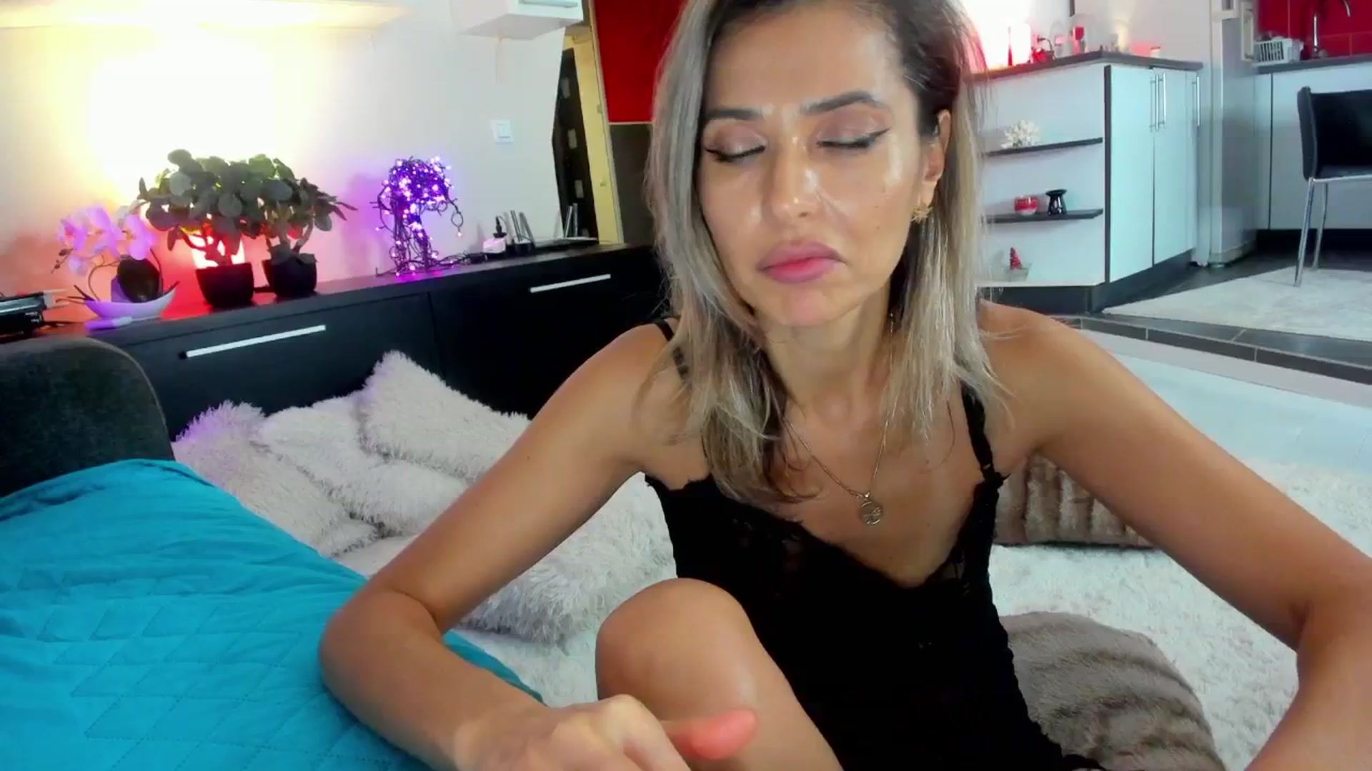 Gallery image thumbnail from SmileyTinaa's myfreecams stream on, 12/20/2024, 07:00 image 19 of 20