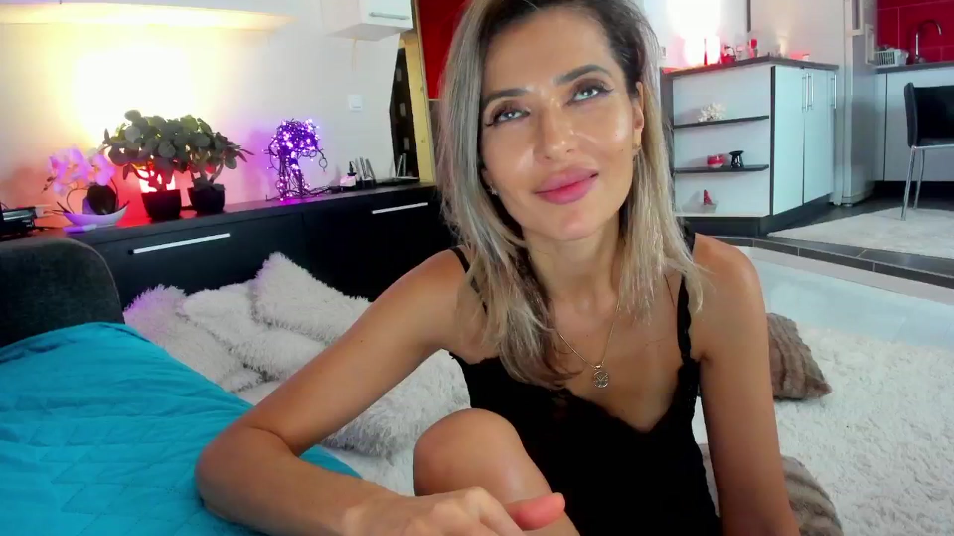 Gallery image thumbnail from SmileyTinaa's myfreecams stream on, 12/20/2024, 07:00 image 15 of 20