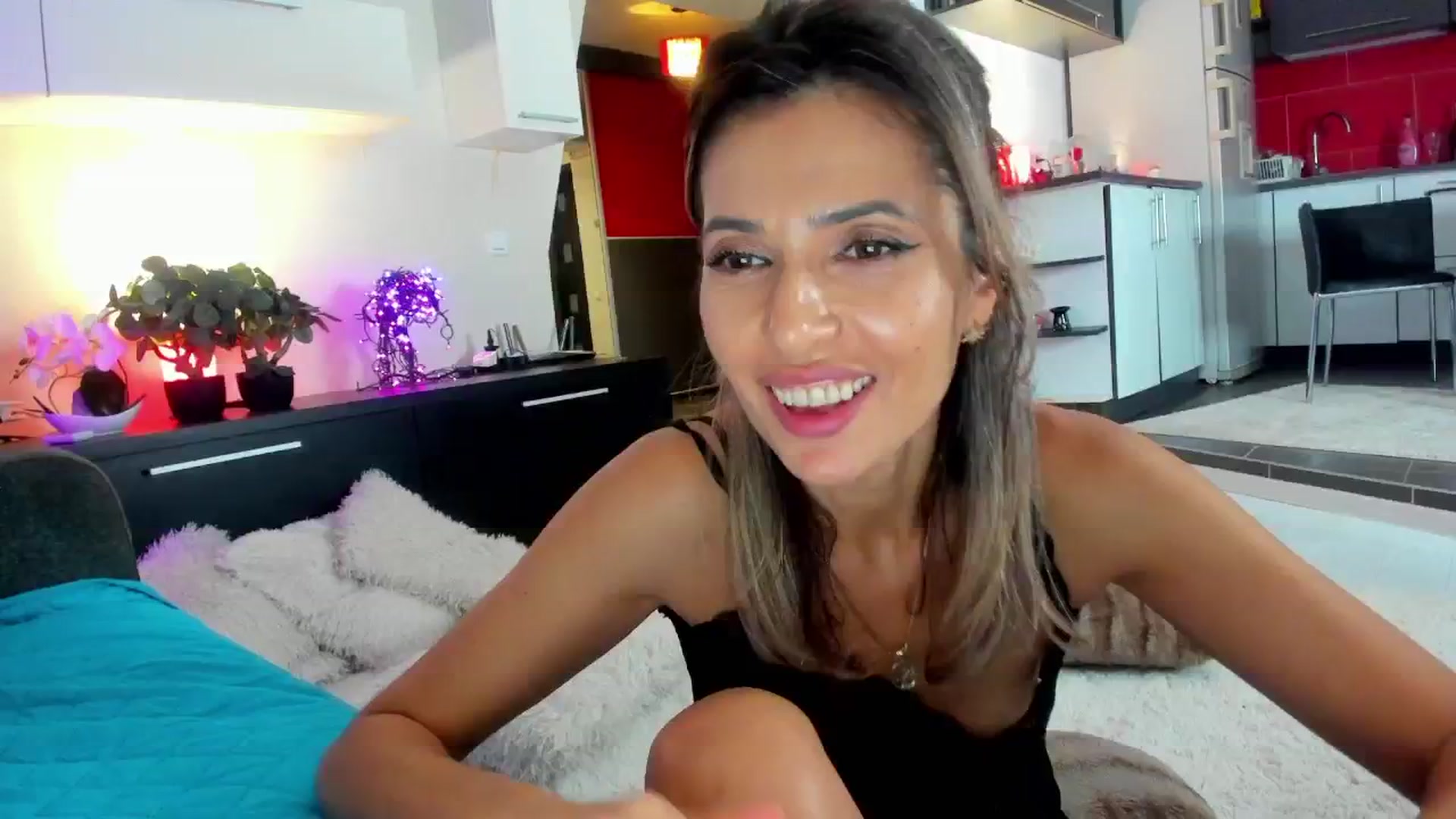 Gallery image thumbnail from SmileyTinaa's myfreecams stream on, 12/20/2024, 07:00 image 3 of 20