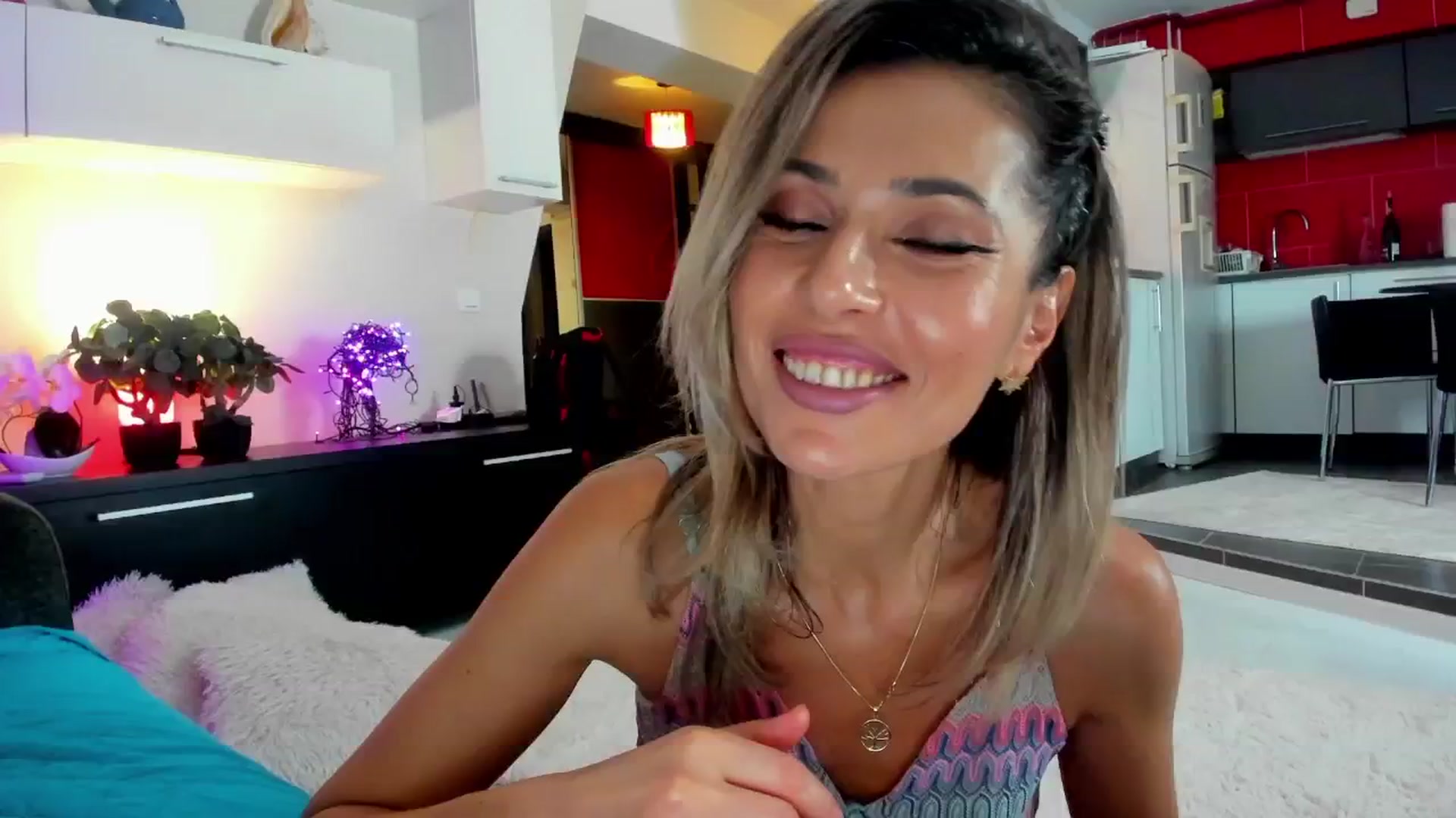 Gallery image thumbnail from SmileyTinaa's myfreecams stream on, 12/21/2024, 24:02 image 14 of 20