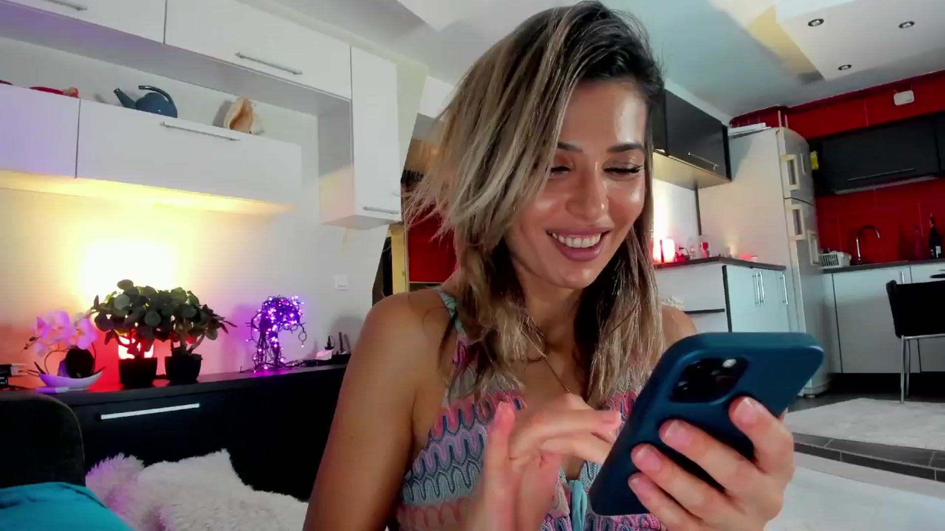 Gallery image thumbnail from SmileyTinaa's myfreecams stream on, 12/21/2024, 24:02 image 13 of 20