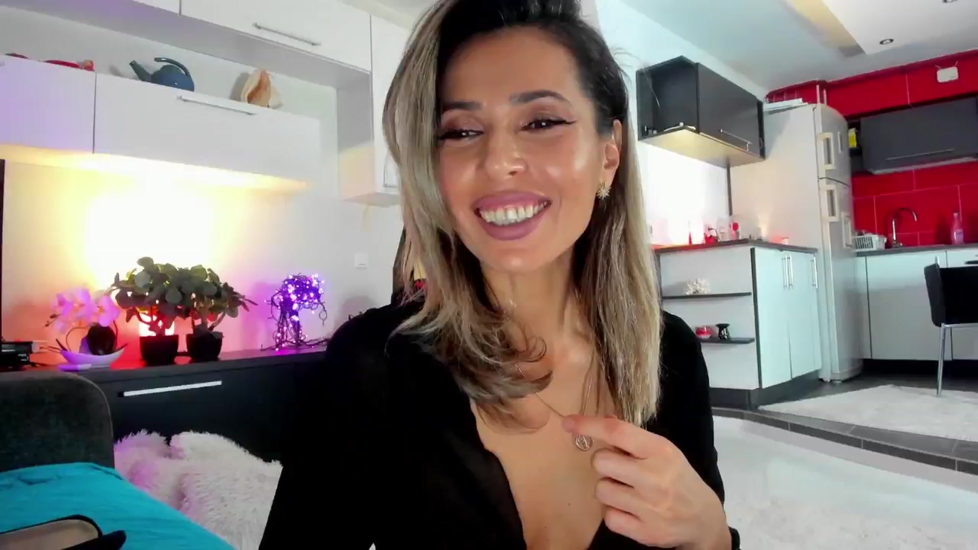 Gallery image thumbnail from SmileyTinaa's myfreecams stream on, 12/23/2024, 23:39 image 11 of 20