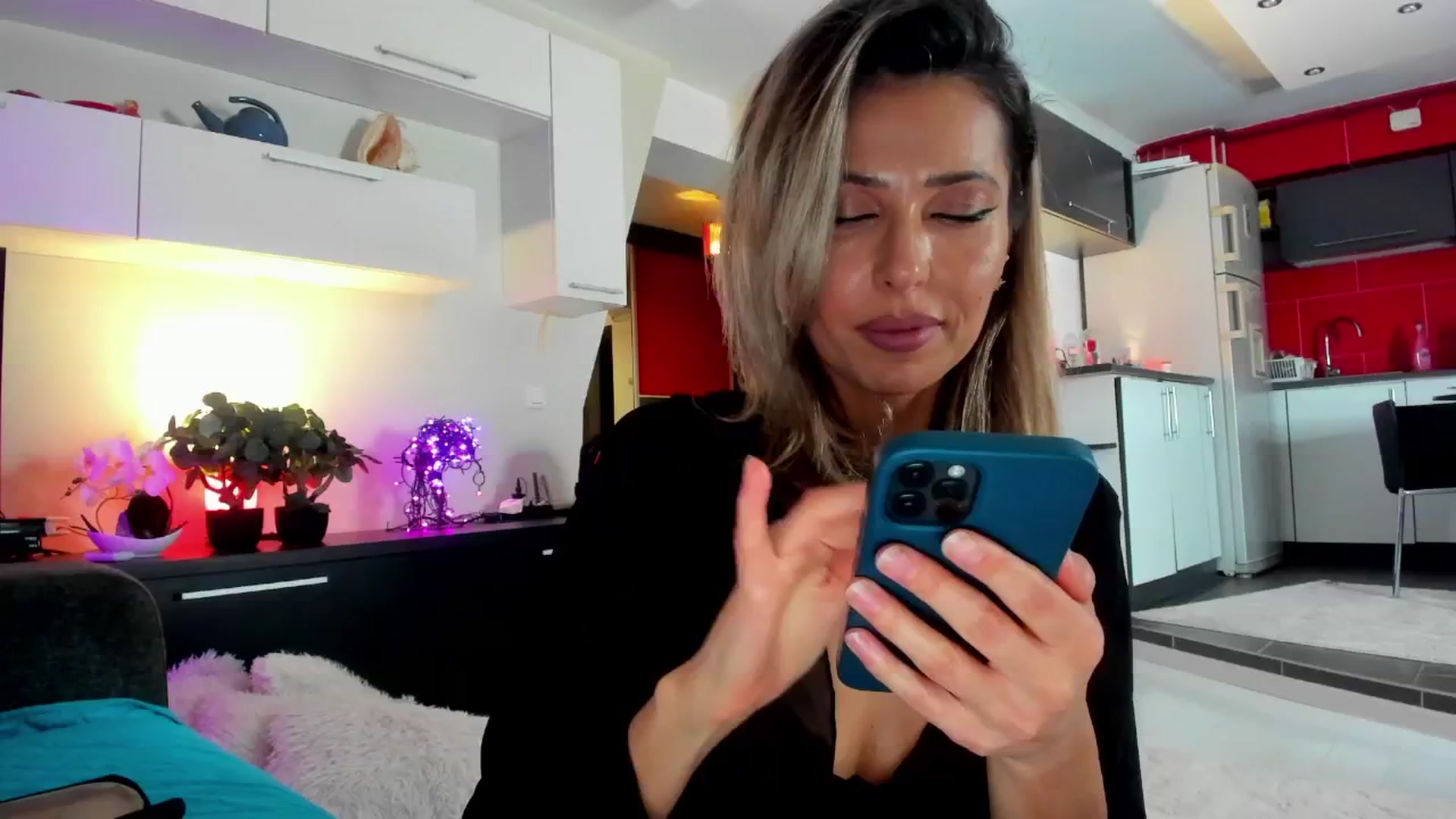 Gallery image thumbnail from SmileyTinaa's myfreecams stream on, 12/23/2024, 23:39 image 10 of 20