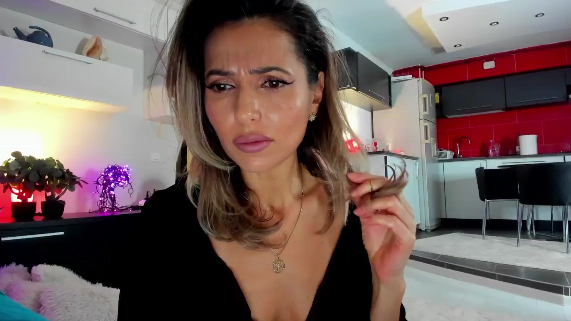 Gallery image thumbnail from SmileyTinaa's myfreecams stream on, 12/23/2024, 23:39 image 7 of 20
