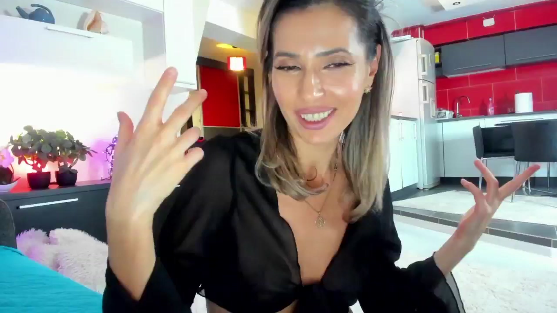 Gallery image thumbnail from SmileyTinaa's myfreecams stream on, 12/24/2024, 03:32 image 2 of 20