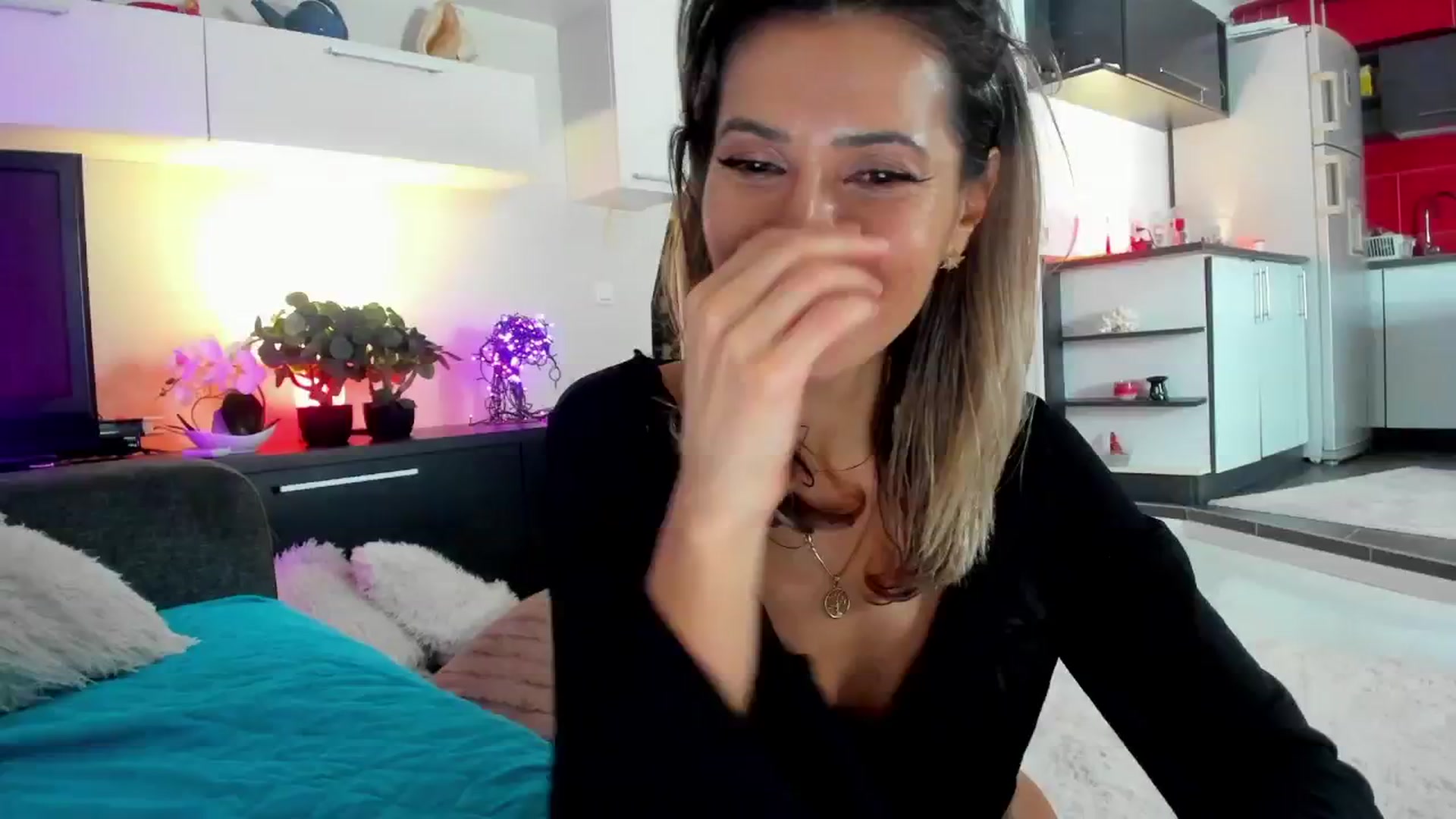 Gallery image thumbnail from SmileyTinaa's myfreecams stream on, 12/24/2024, 06:23 image 16 of 20
