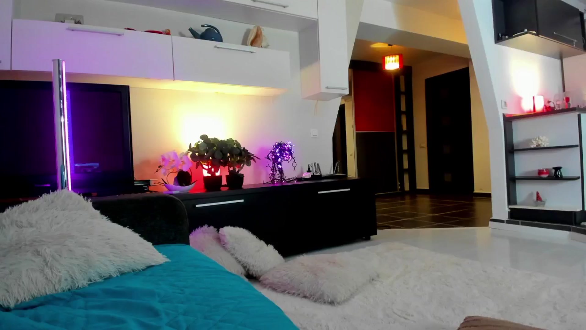 Gallery image thumbnail from SmileyTinaa's myfreecams stream on, 01/10/2025, 23:56 image 9 of 20