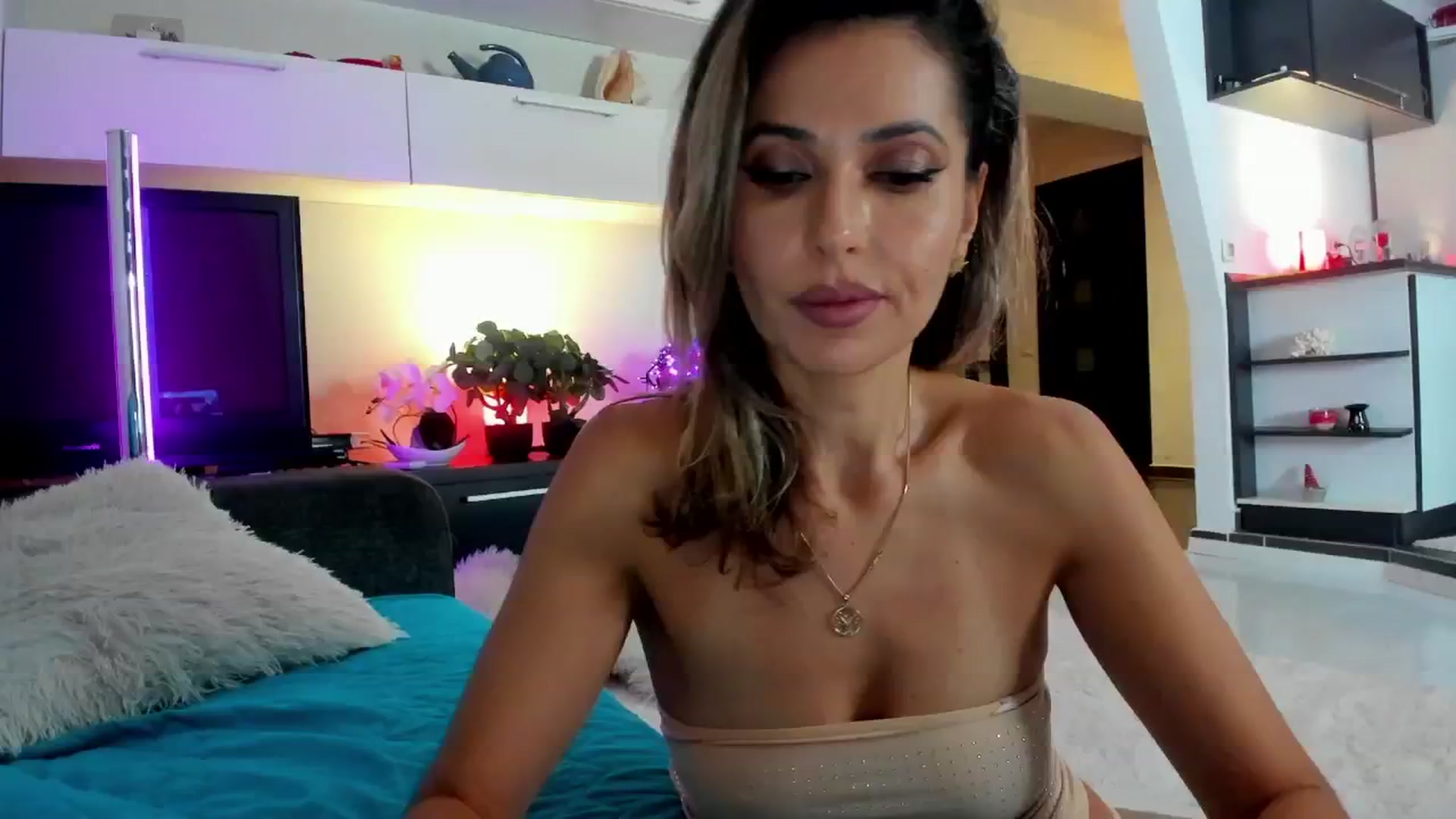 Gallery image thumbnail from SmileyTinaa's myfreecams stream on, 01/10/2025, 23:56 image 1 of 20