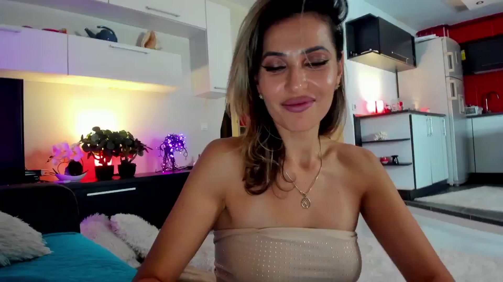 Gallery image thumbnail from SmileyTinaa's myfreecams stream on, 01/11/2025, 01:33 image 2 of 20