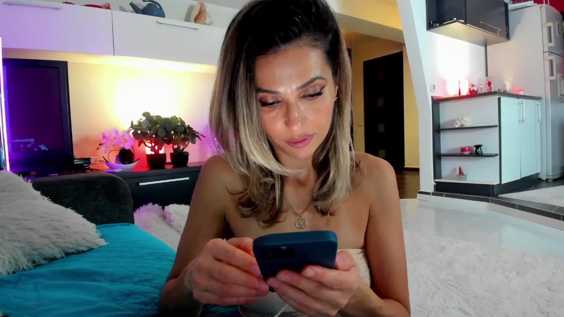 Gallery image thumbnail from SmileyTinaa's myfreecams stream on, 01/11/2025, 01:33 image 6 of 20