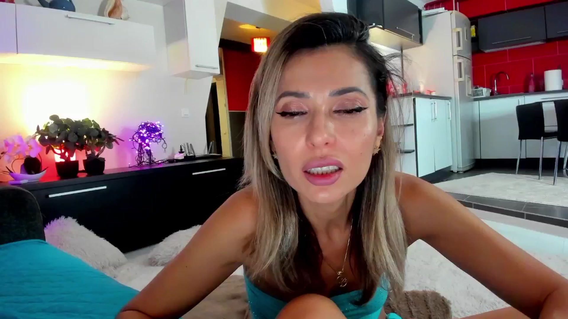 Gallery image thumbnail from SmileyTinaa's myfreecams stream on, 01/17/2025, 01:44 image 10 of 20